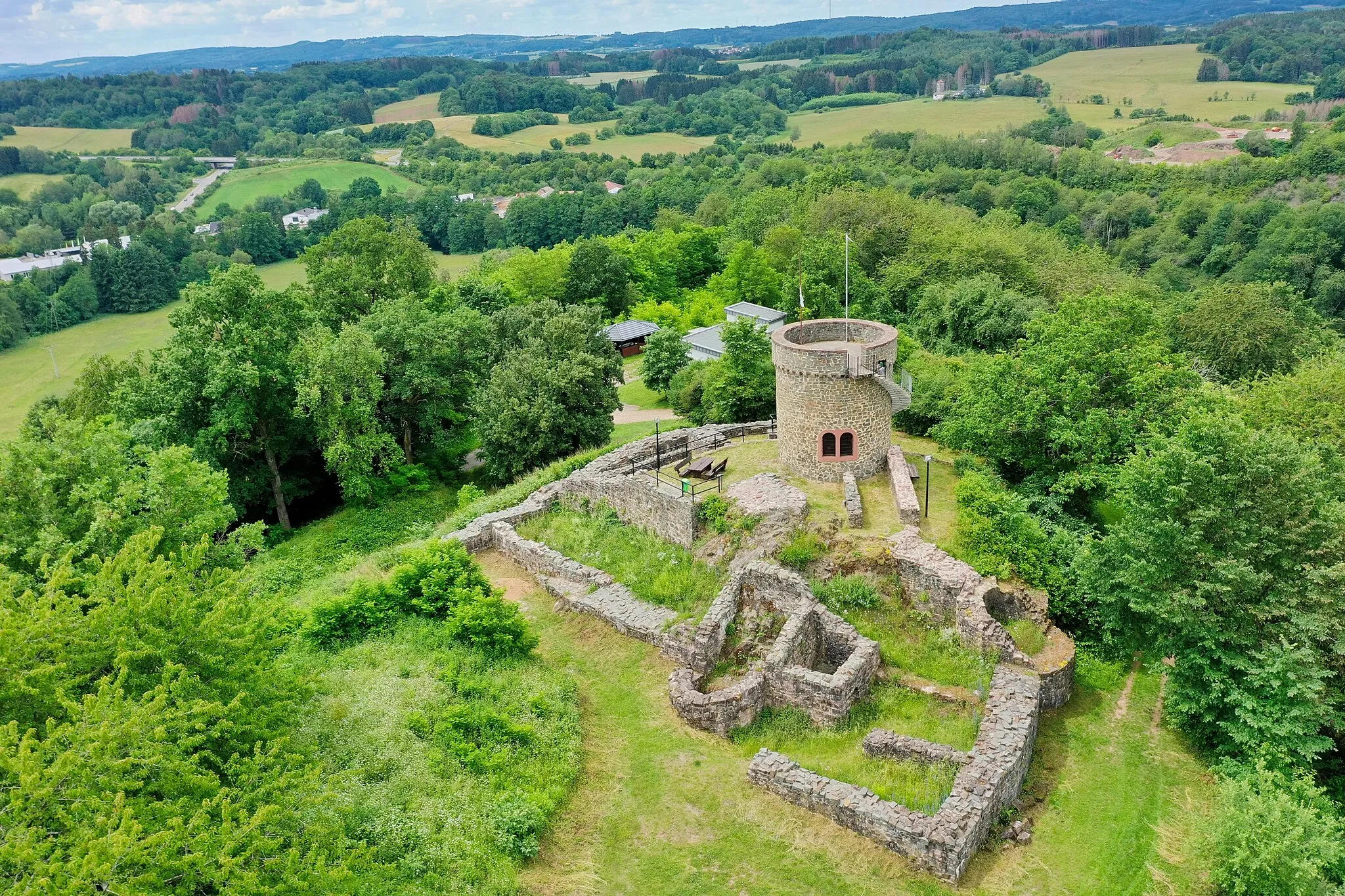 Photo showing: Luftbild Ruine Liebenburg bei Hofeld-Mauschbach.