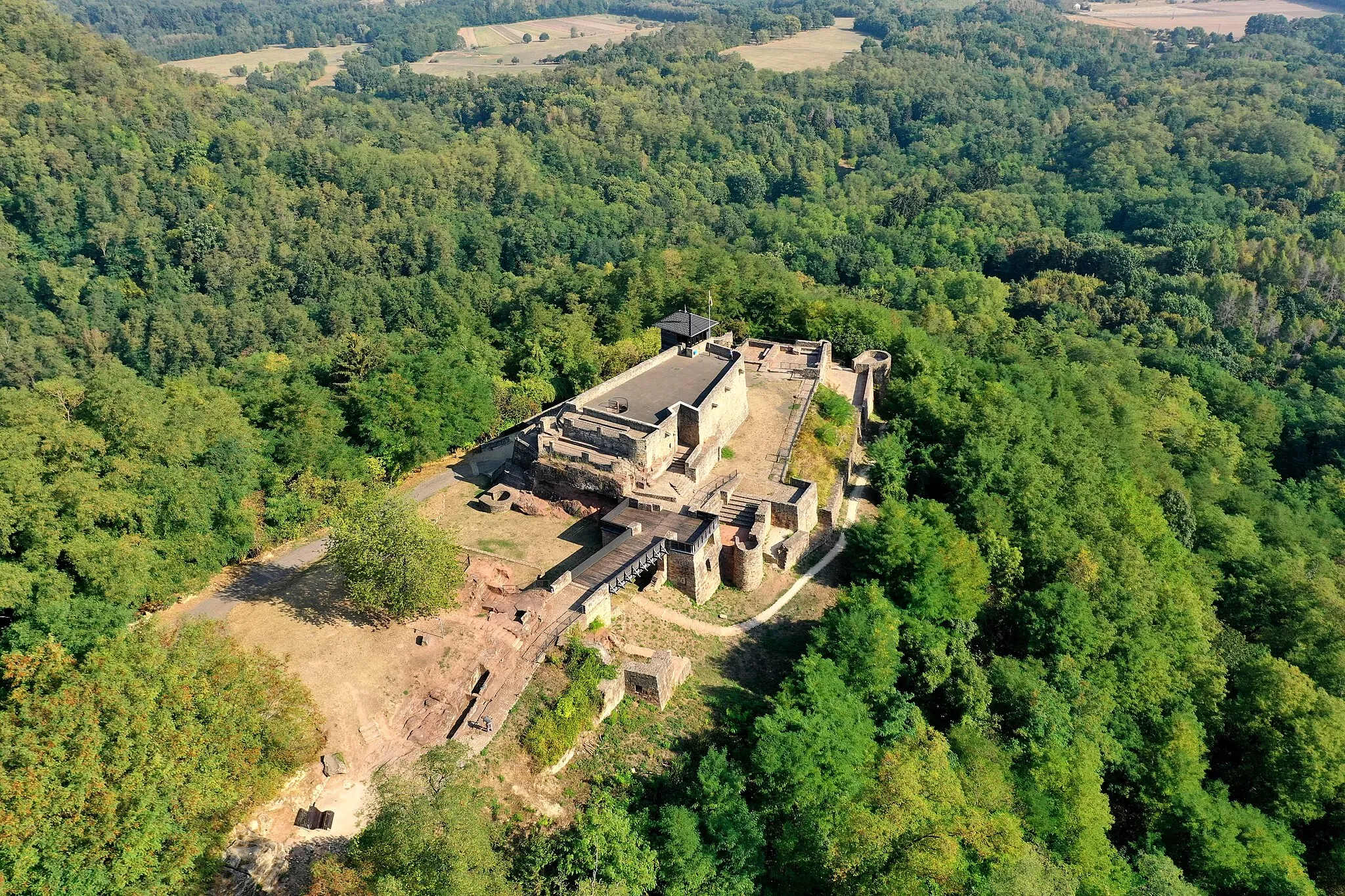 Photo showing: Luftbild Teufelsburg bei Oberfelsberg von Süden.