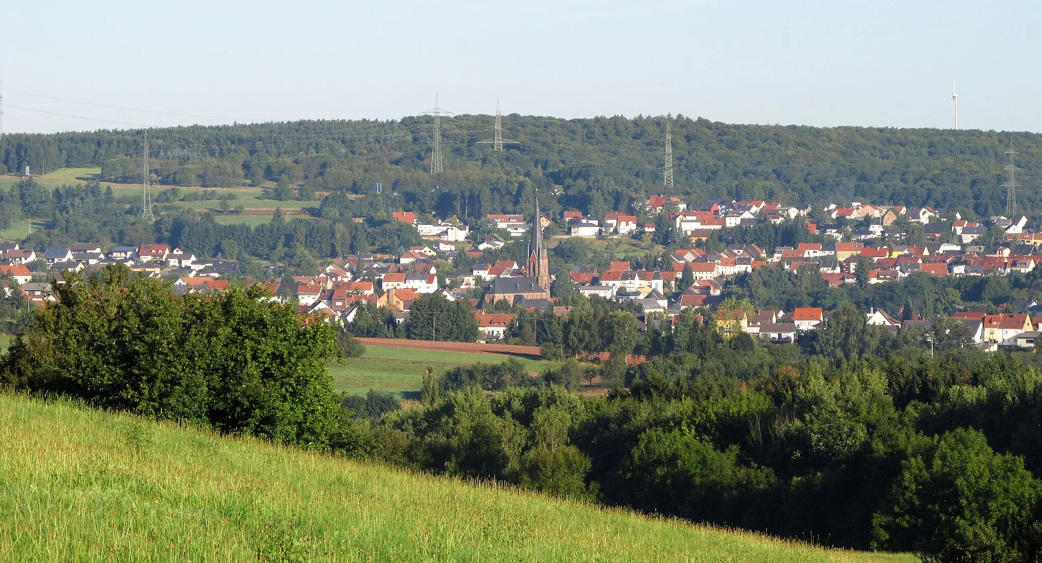 Photo showing: Blick von der Bergkapelle Illingen auf Uchtelfangen, einem Ortsteil von Illingen, Saarland