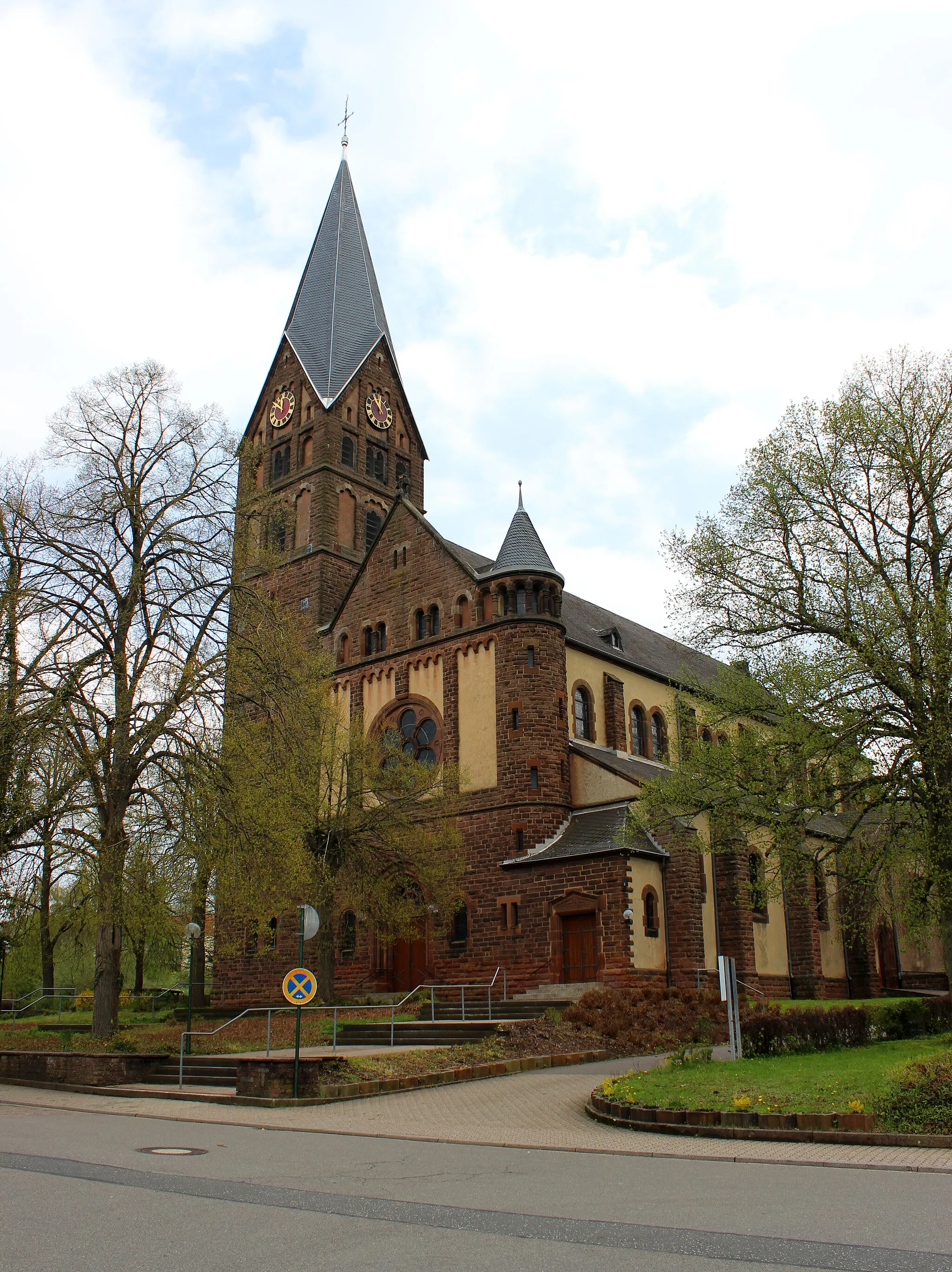 Photo showing: Die katholische Pfarrkirche St. Maria Magdalena in Hüttigweiler, einem Ortsteil der Gemeinde Illingen, Landkreis Neunkirchen, Saarland