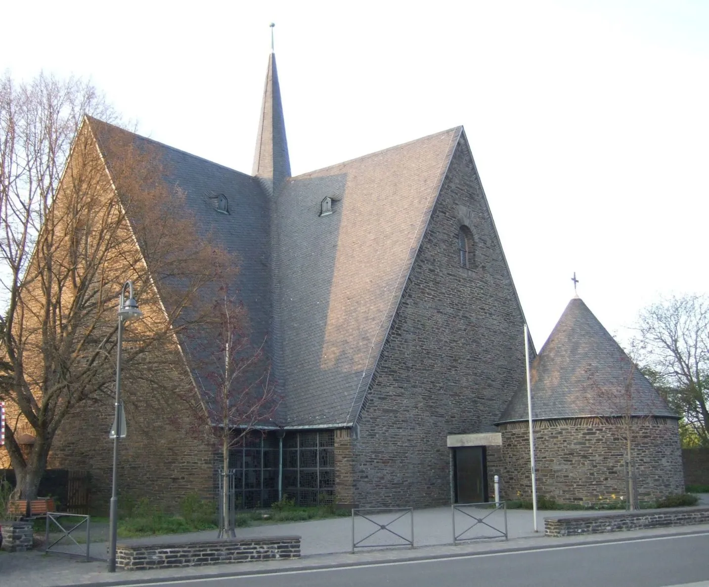 Photo showing: Thomm, Landkreis Trier-Saarburg, neue Kirche