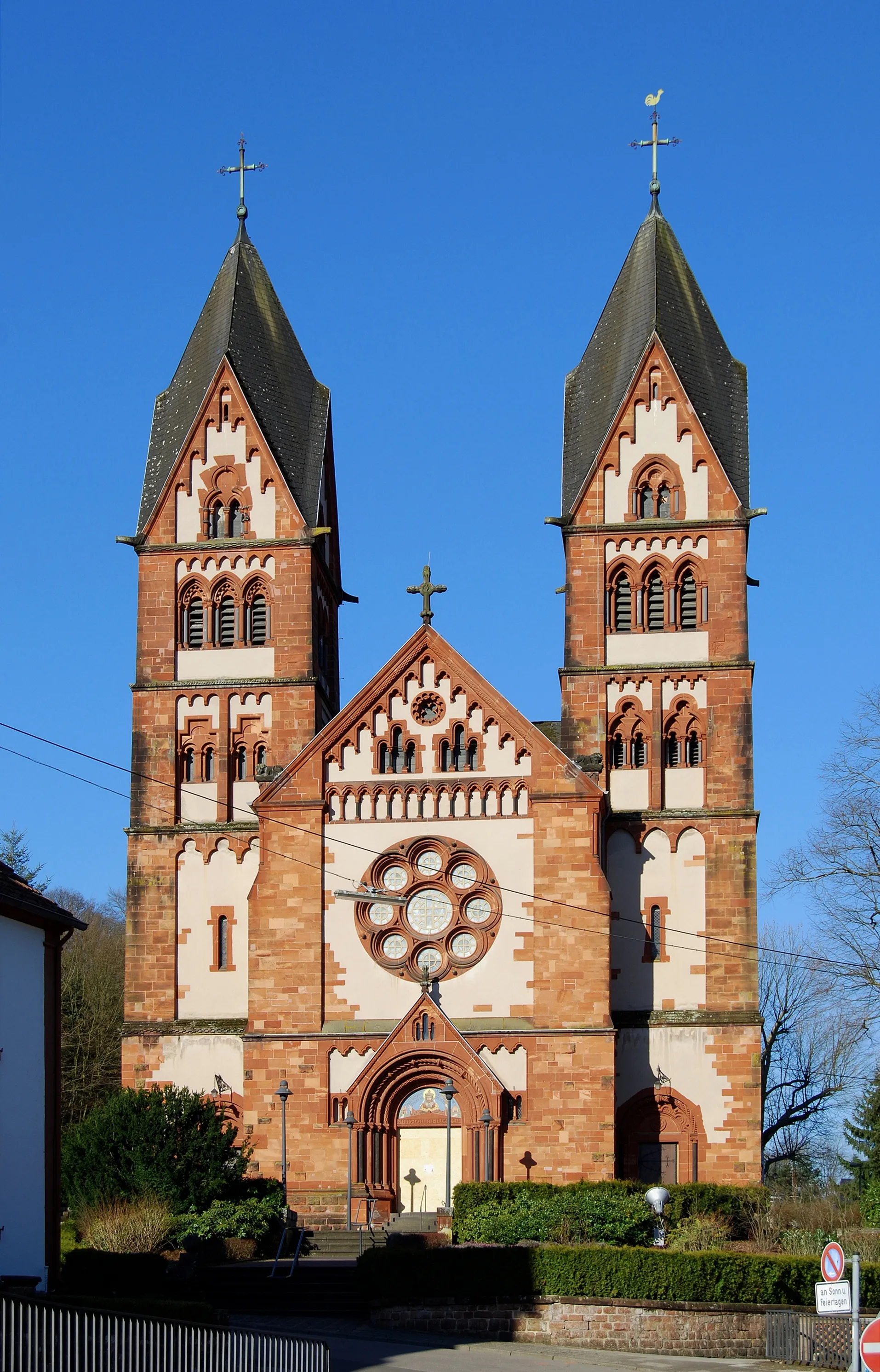 Photo showing: Church St. Lutwinus in Mettlach, Saarland.