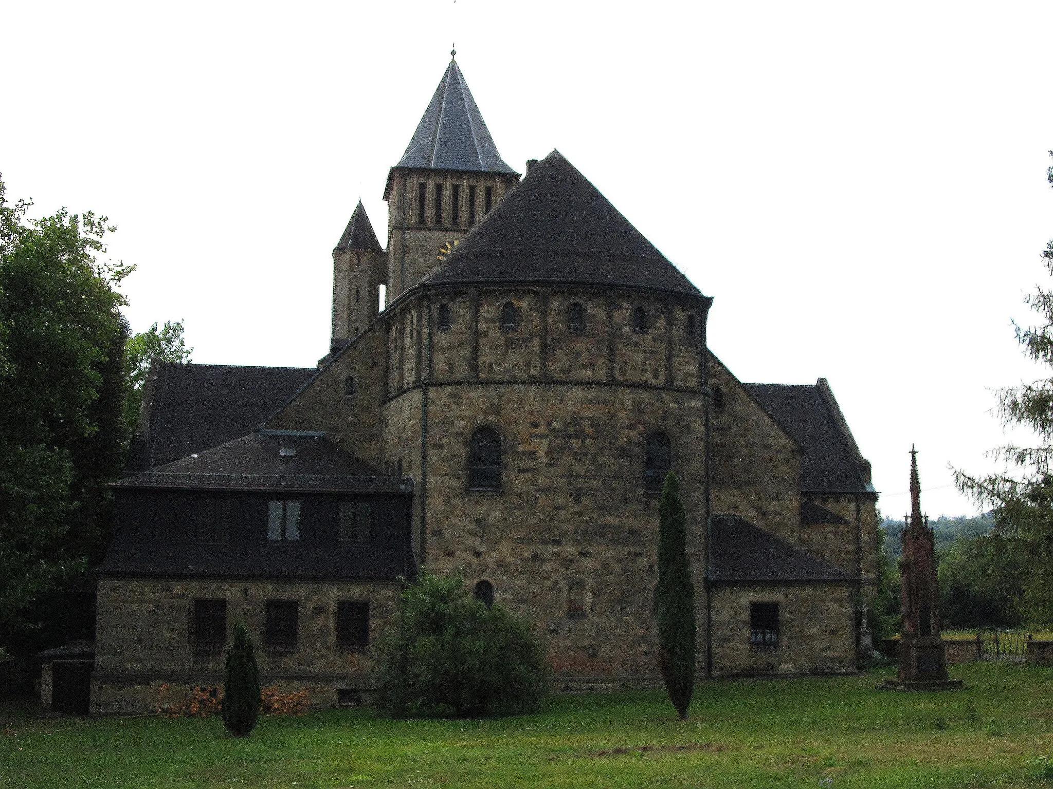 Photo showing: Die katholische Pfarrkirche St. Paulinus in Lauterbach, einem Stadtteil von Völklingen, Saarland