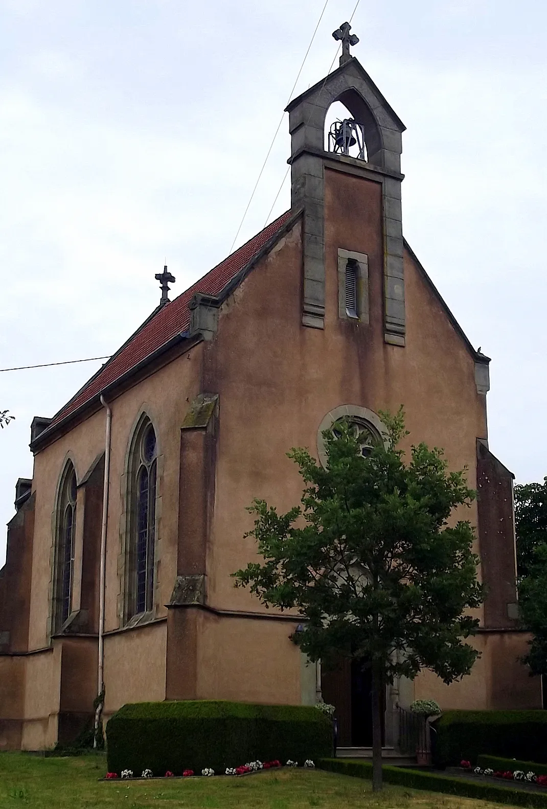 Photo showing: Exterior of the roman catholic church in Düren, Saarland, Deutschland