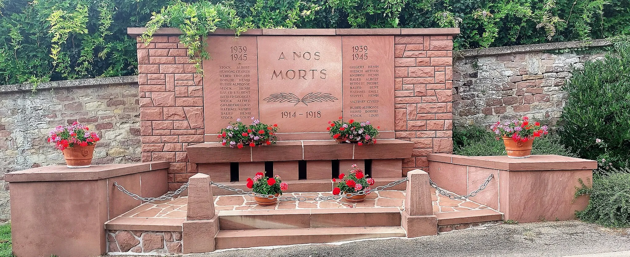 Photo showing: Monument aux morts de 14-18 et 39-45 à Butten