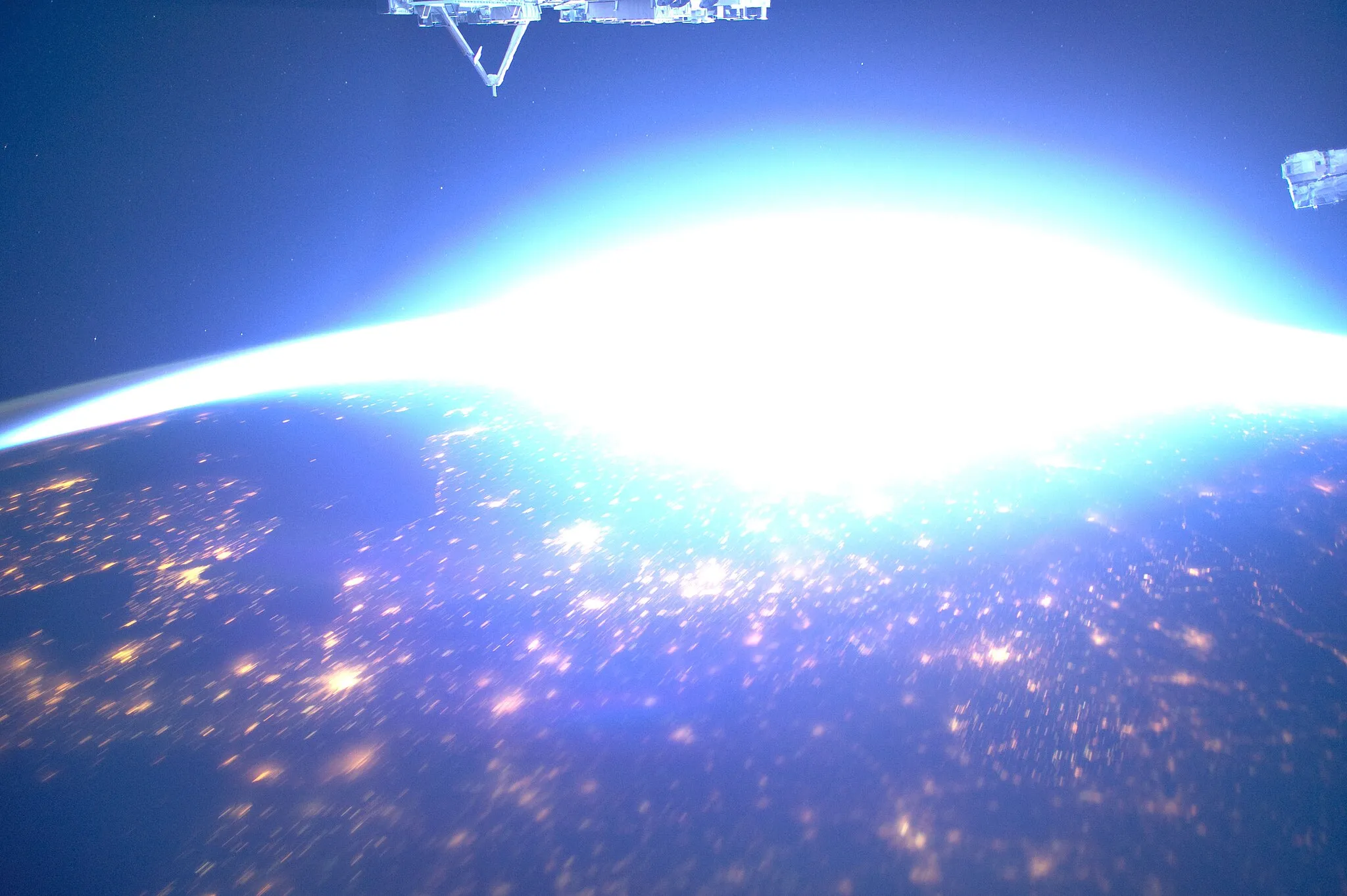 Photo showing: View of Earth taken during ISS Expedition 30.