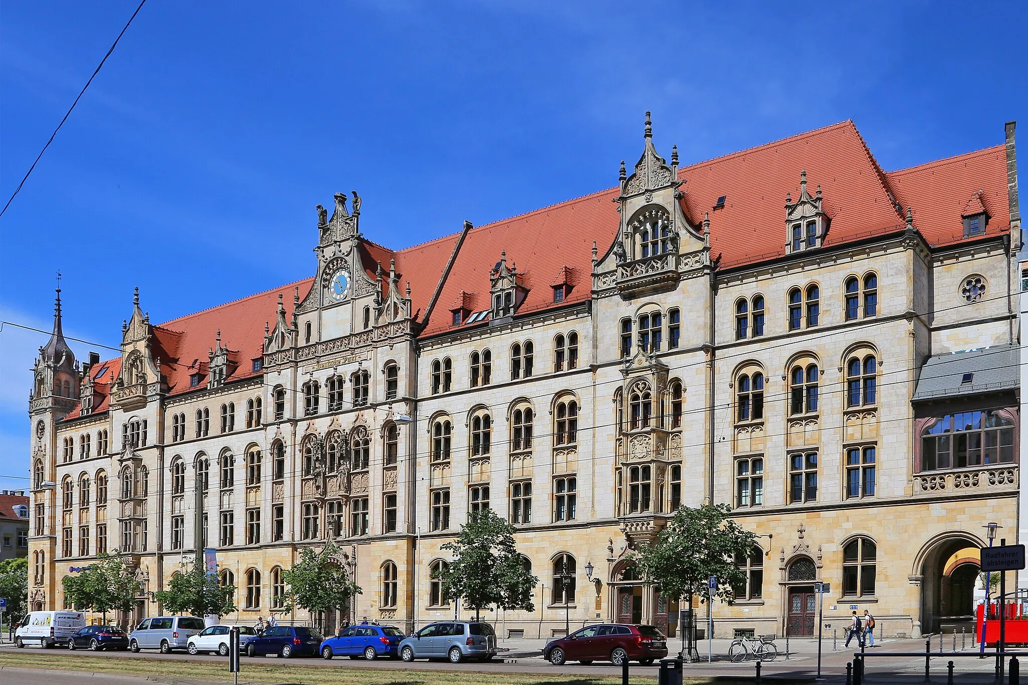 Photo showing: Building in Magdeburg (Saxony-Anhalt, Germany).  Formerly "Deutsche Post", now the judicial center.