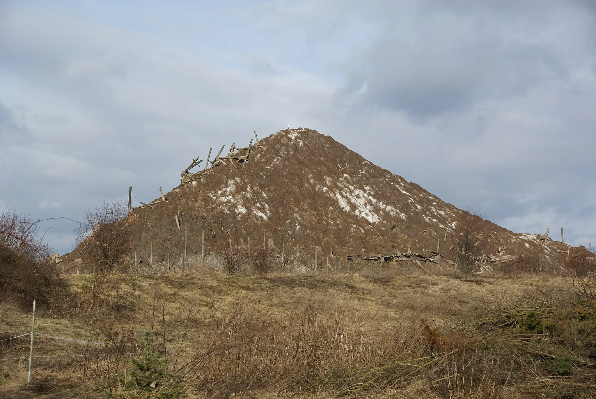 Photo showing: Die Halde in Johannashall (Salzatal)