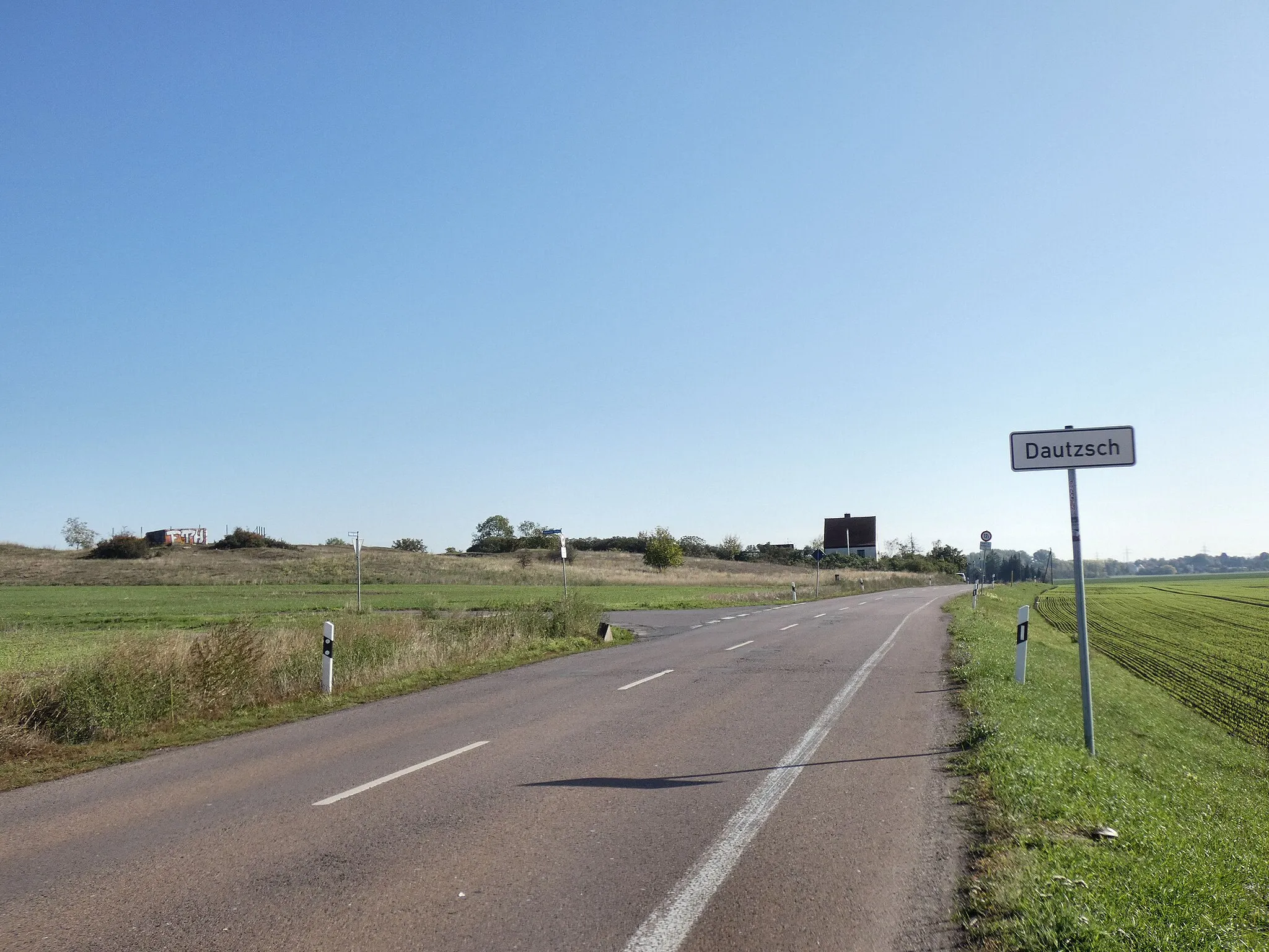 Photo showing: Reideburger Landstraße in Halle (Saale), Stadtteil Dautzsch