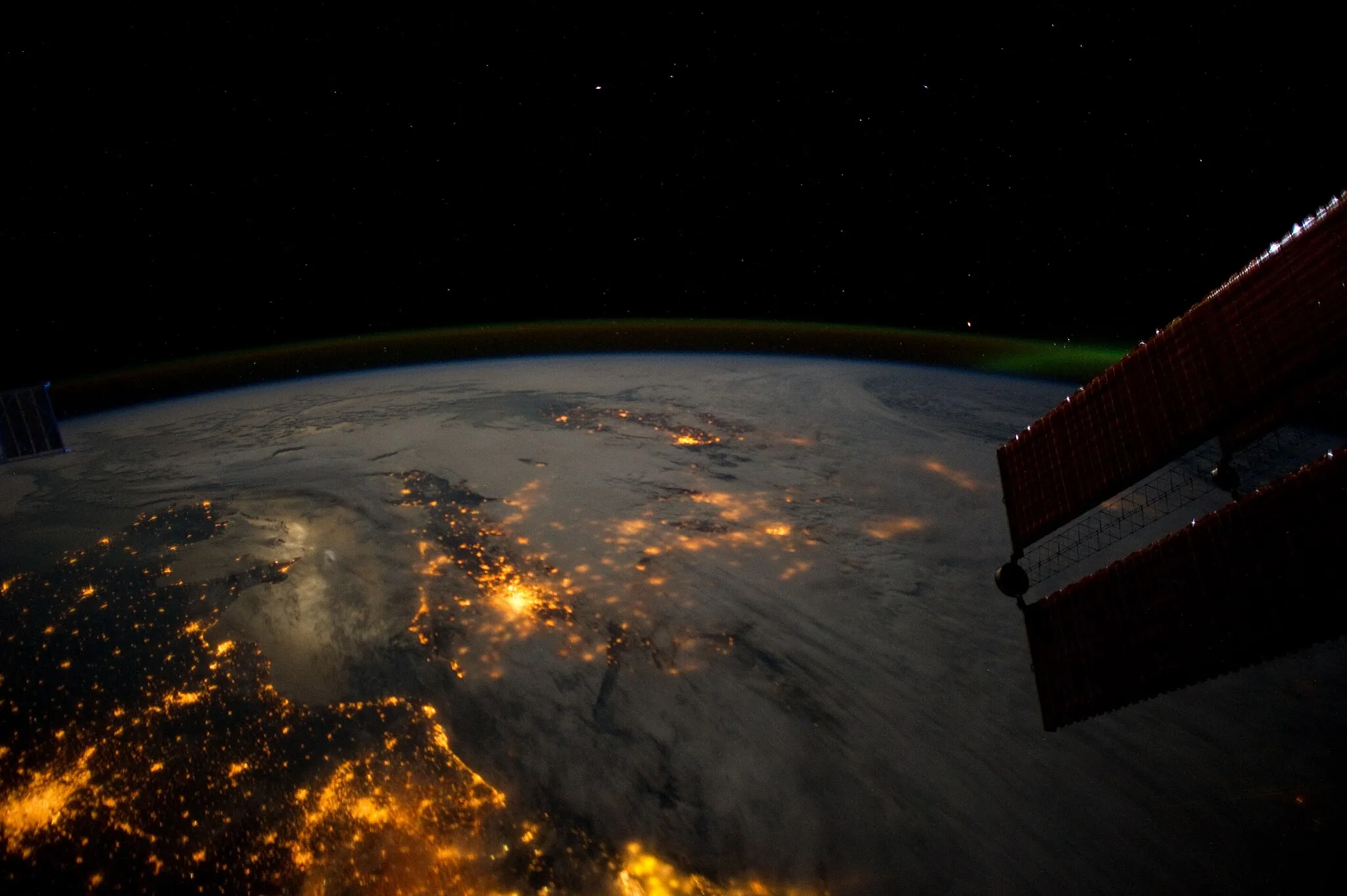 Photo showing: View of Earth taken during ISS Expedition 30.