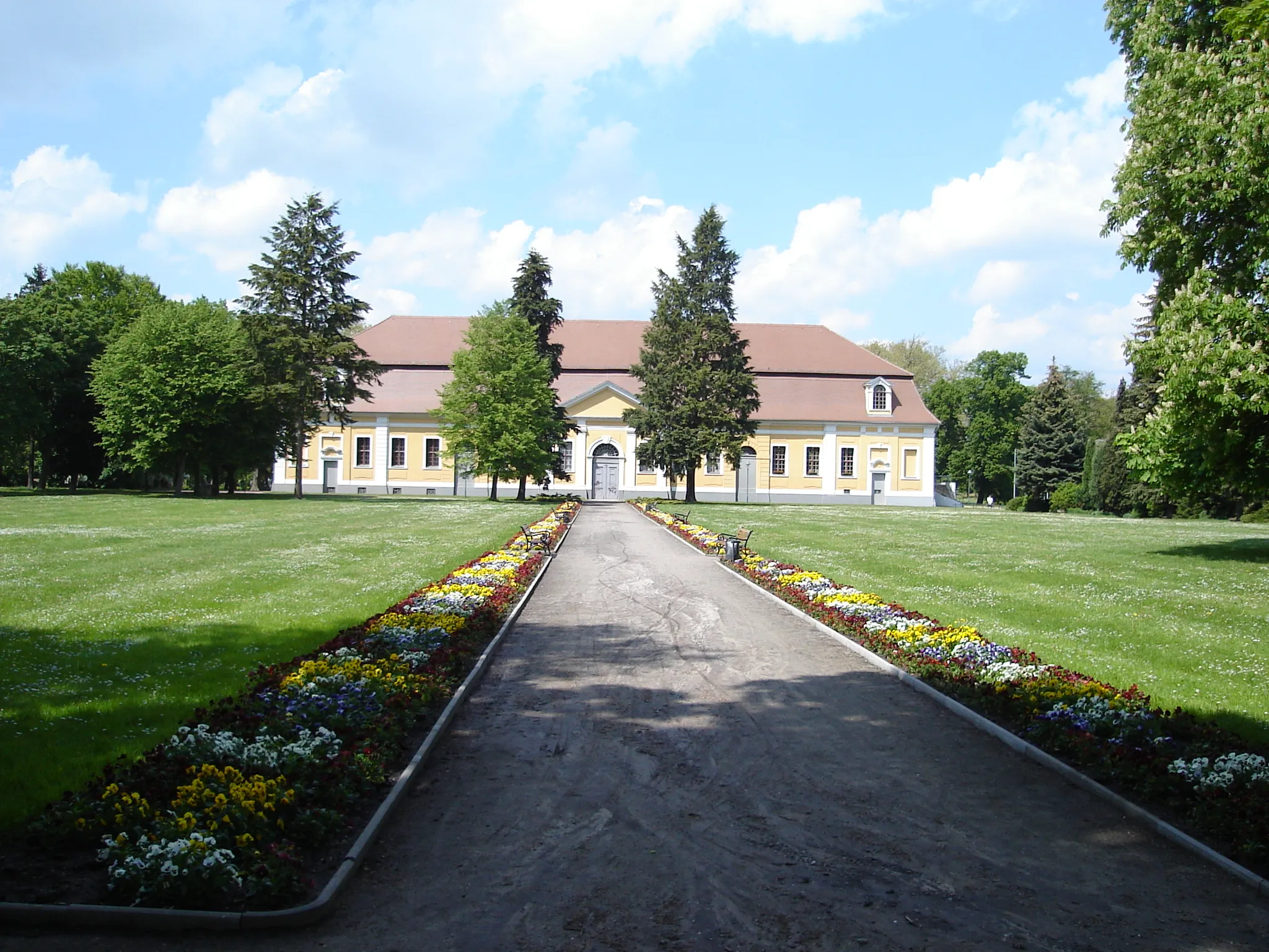 Photo showing: Zerbst, Stadthalle (früher: fürstliche Reitbahn)