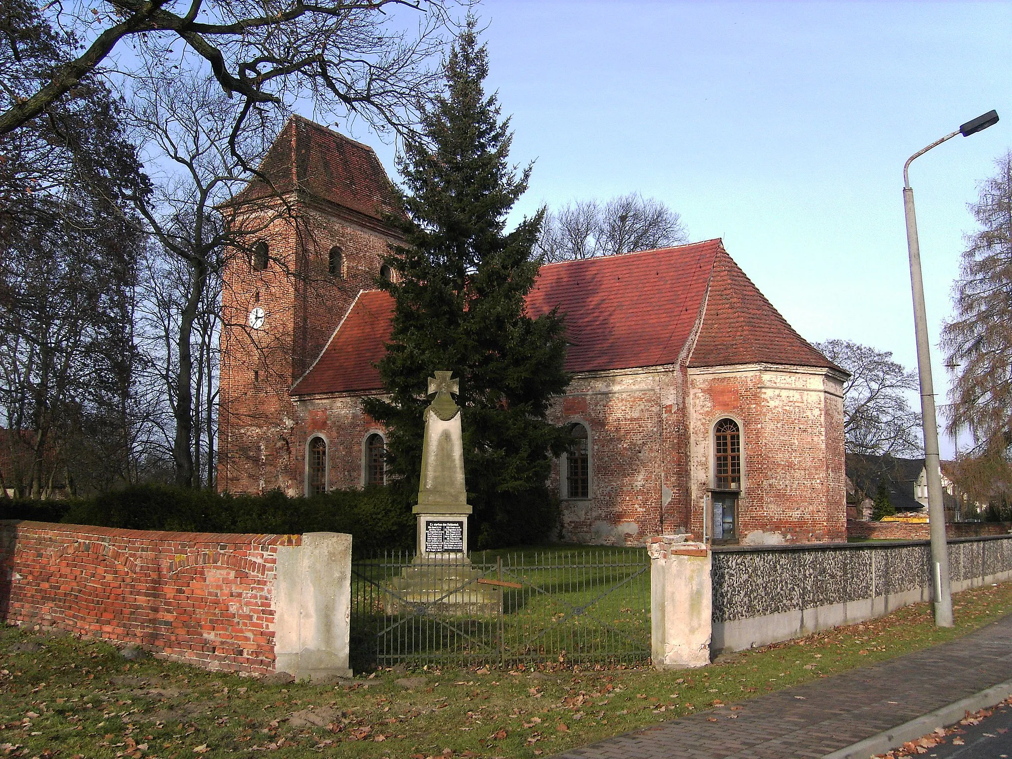 Photo showing: Dorfkirche in Vieritz, Ansicht von Südosten