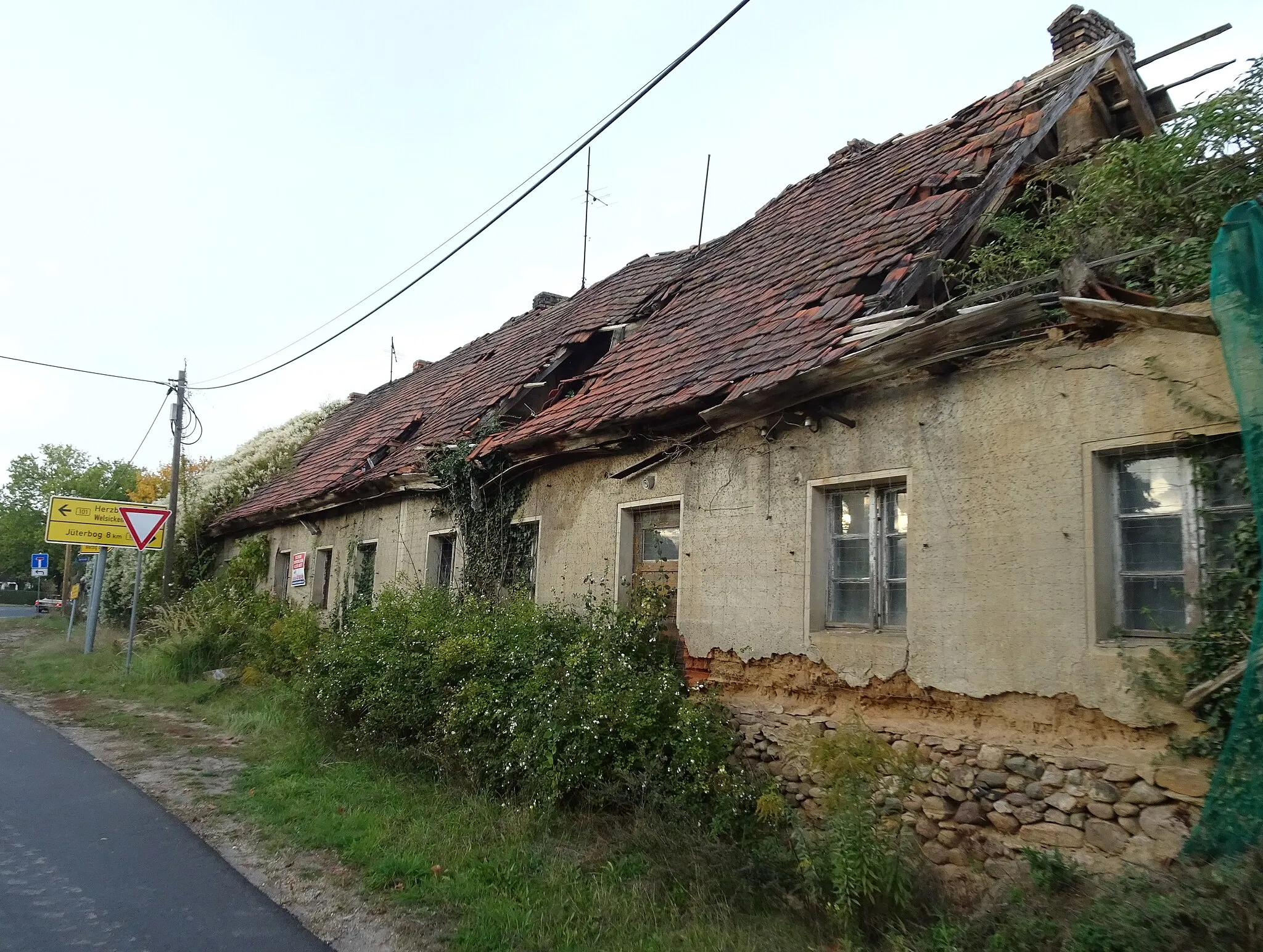 Photo showing: Hohenahlsdorf, denkmalgeschützte Gutsarbeiterhäuser