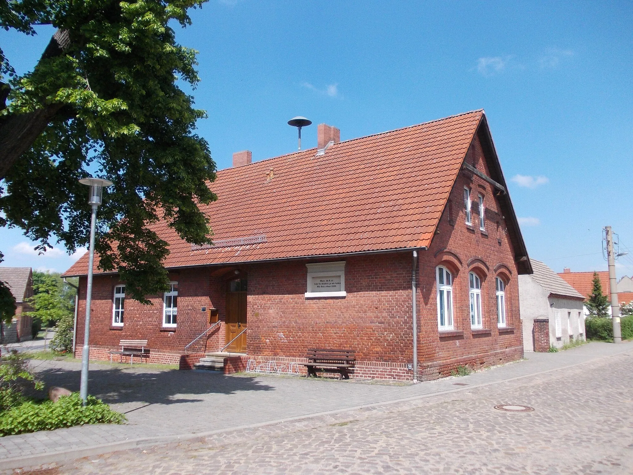 Photo showing: Old school in Uthausen (Kemberg, Wittenberg district, Saxony-anhalt)