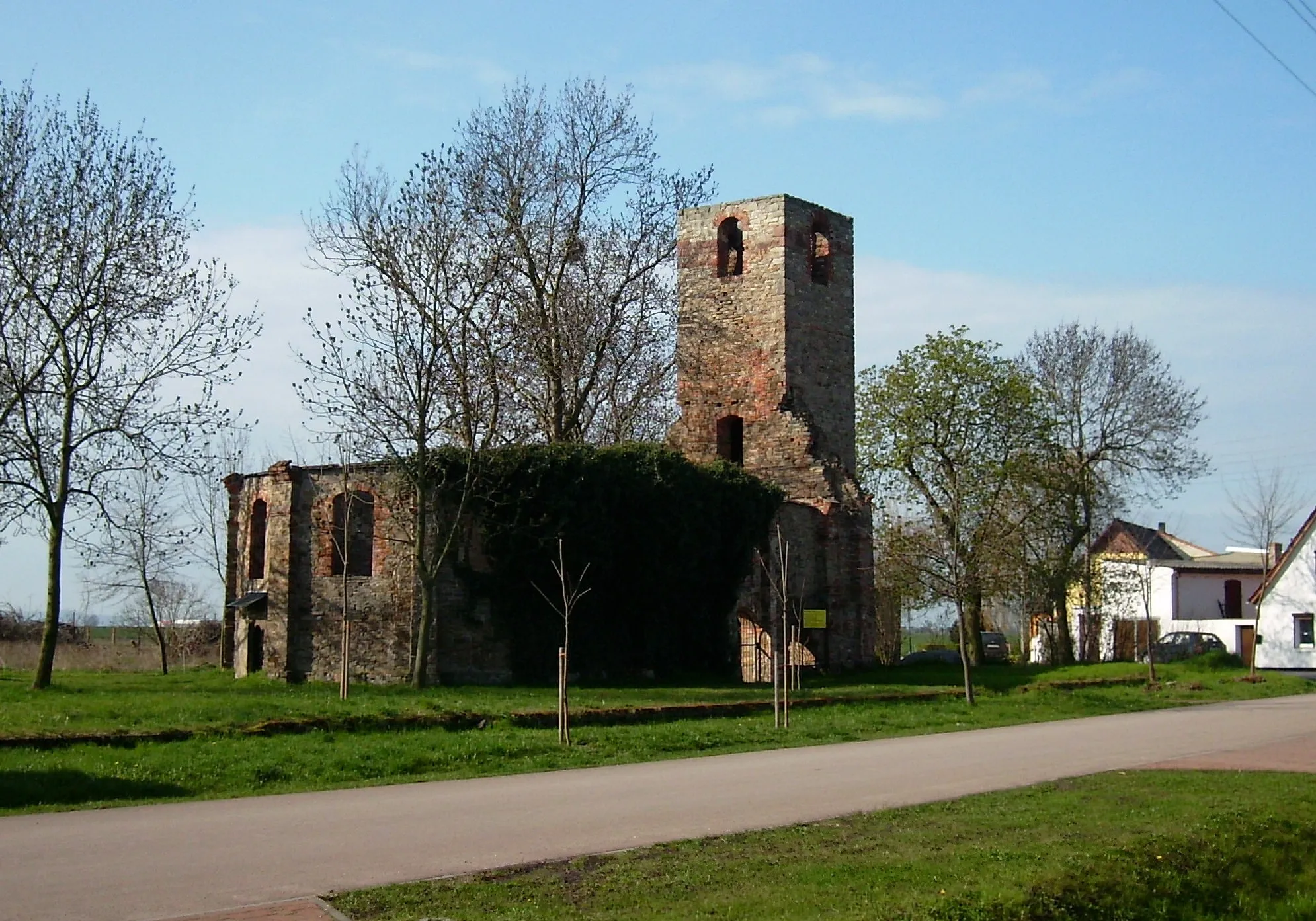 Photo showing: Ruins of the church of Kleinbadegast (Südliches Anhalt, Anhalt-Bitterfeld district, Saxony-Anhalt)