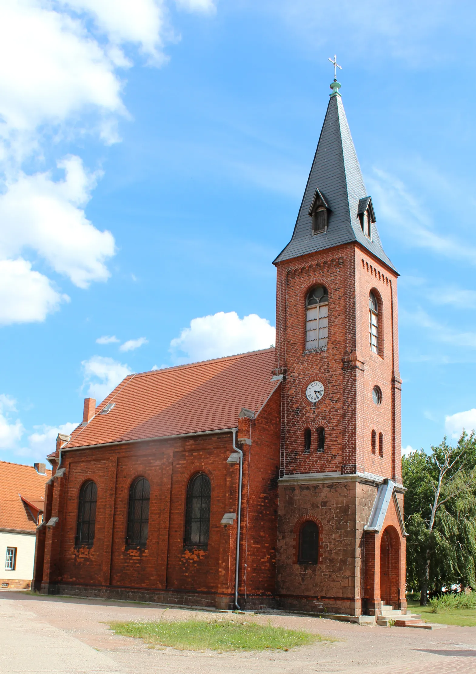 Photo showing: Kirche in Riesdorf ist ein Ortsteil der Stadt Südliches Anhalt im Landkreis Anhalt-Bitterfeld in Sachsen-Anhalt.