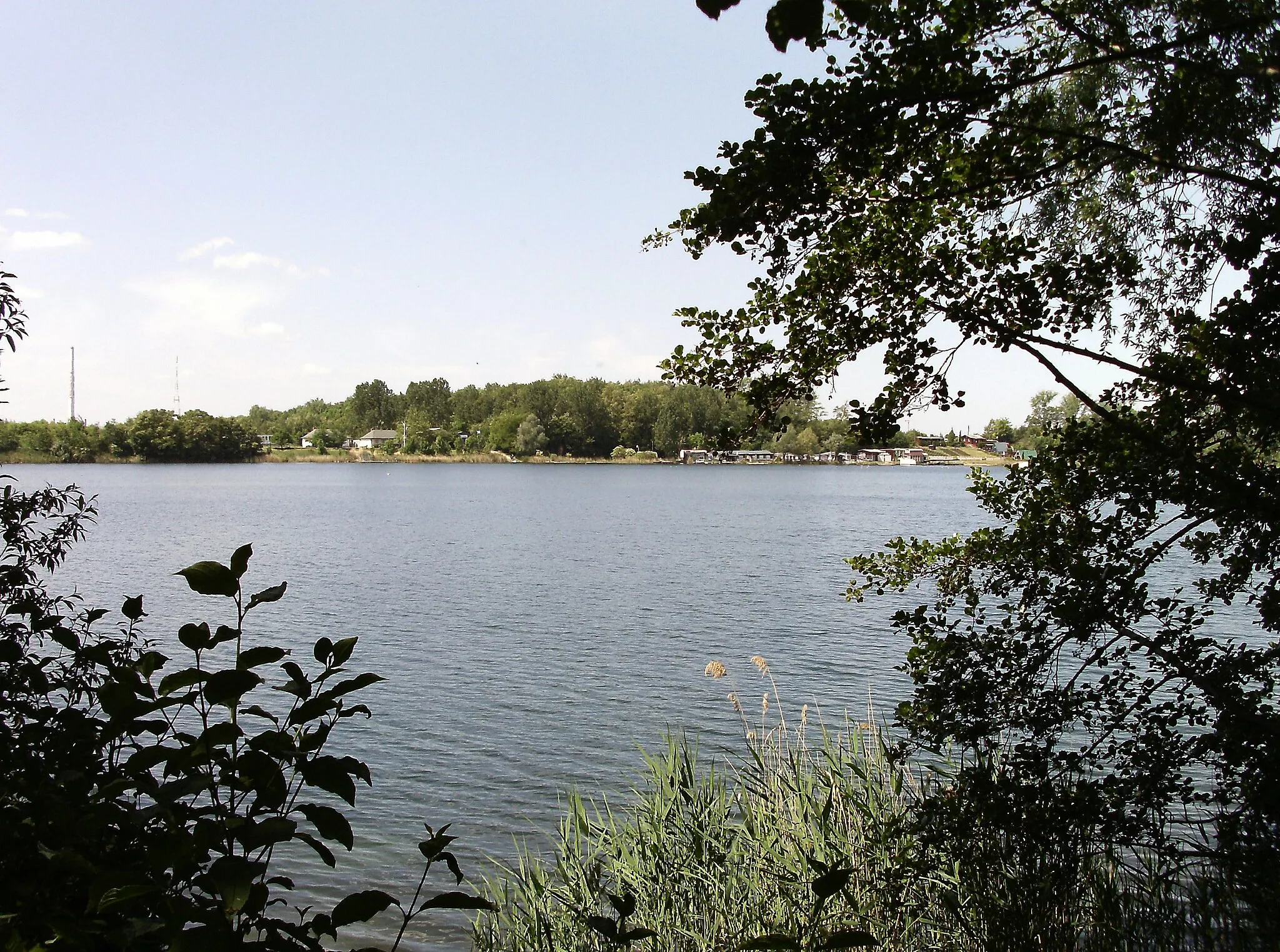 Photo showing: Hufeisensee ("horseshoe lake") in Halle/Saale from the south-east
