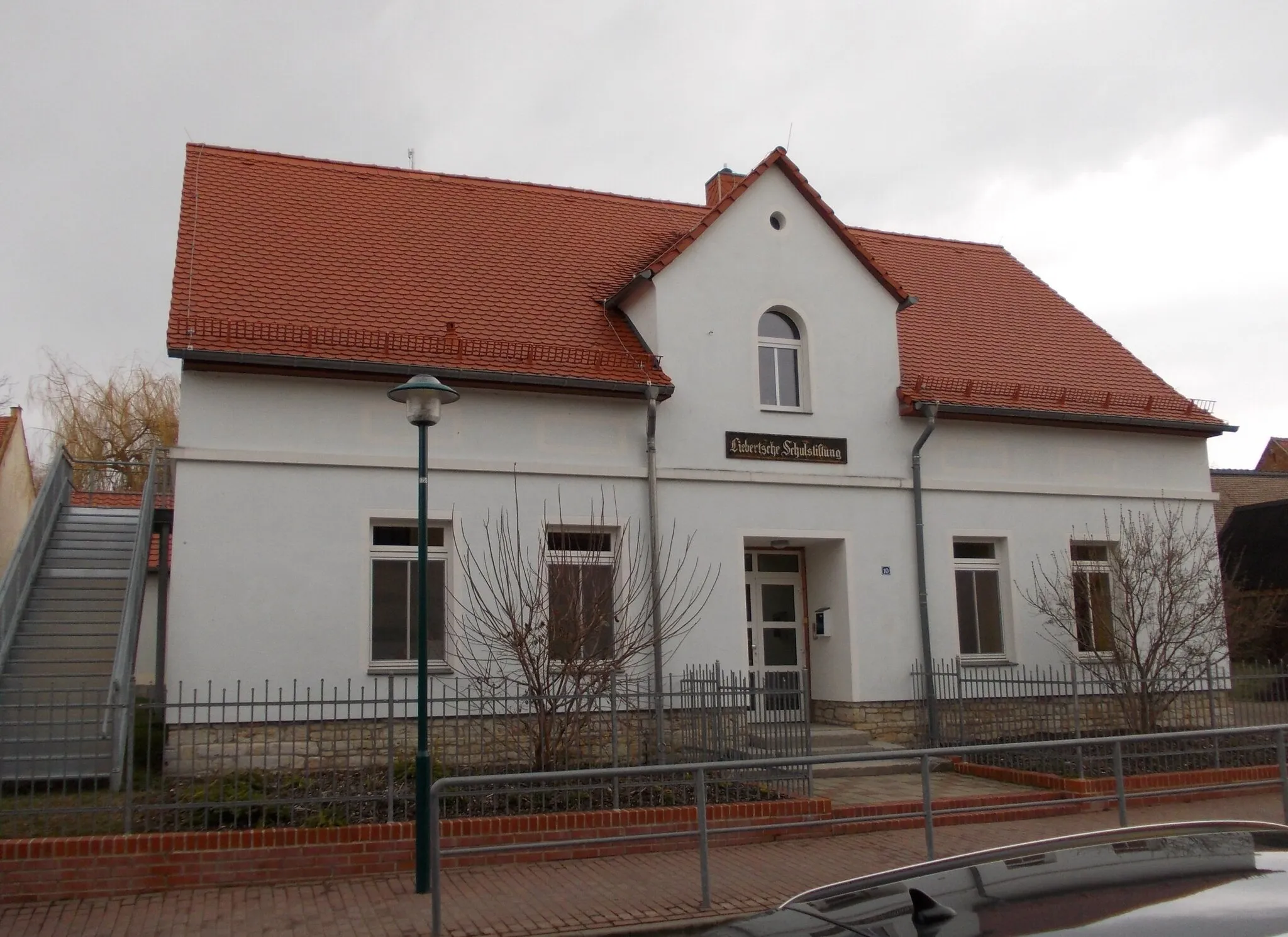 Photo showing: Old school in Witzschersdorf (Leuna, disrict of Saalekreis, Saxony-Anhalt), now a kindergarten