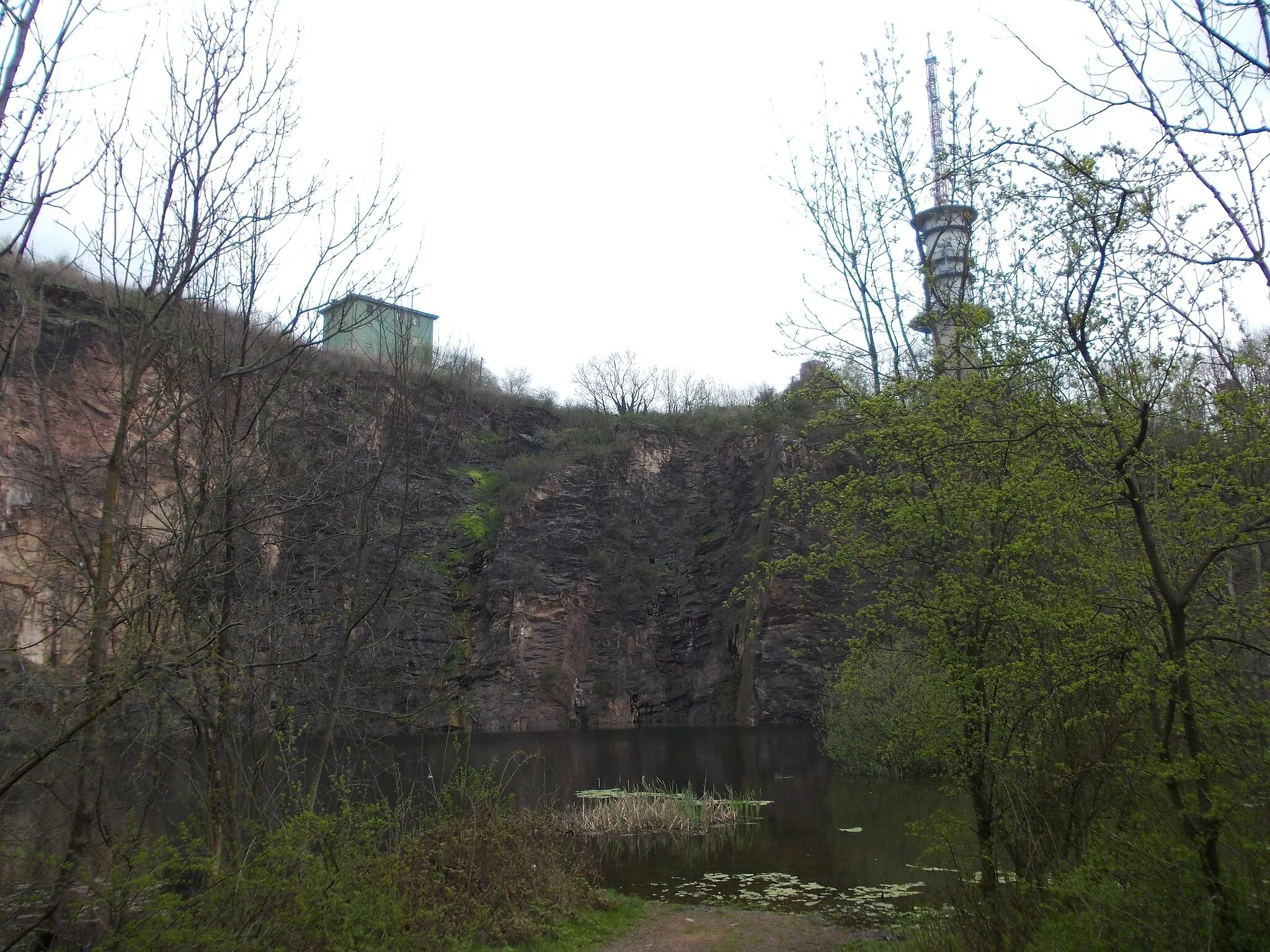 Photo showing: Goethe's quarry at the foot of Petersberg hill (Saalekreis, Saxony-Anhalt)