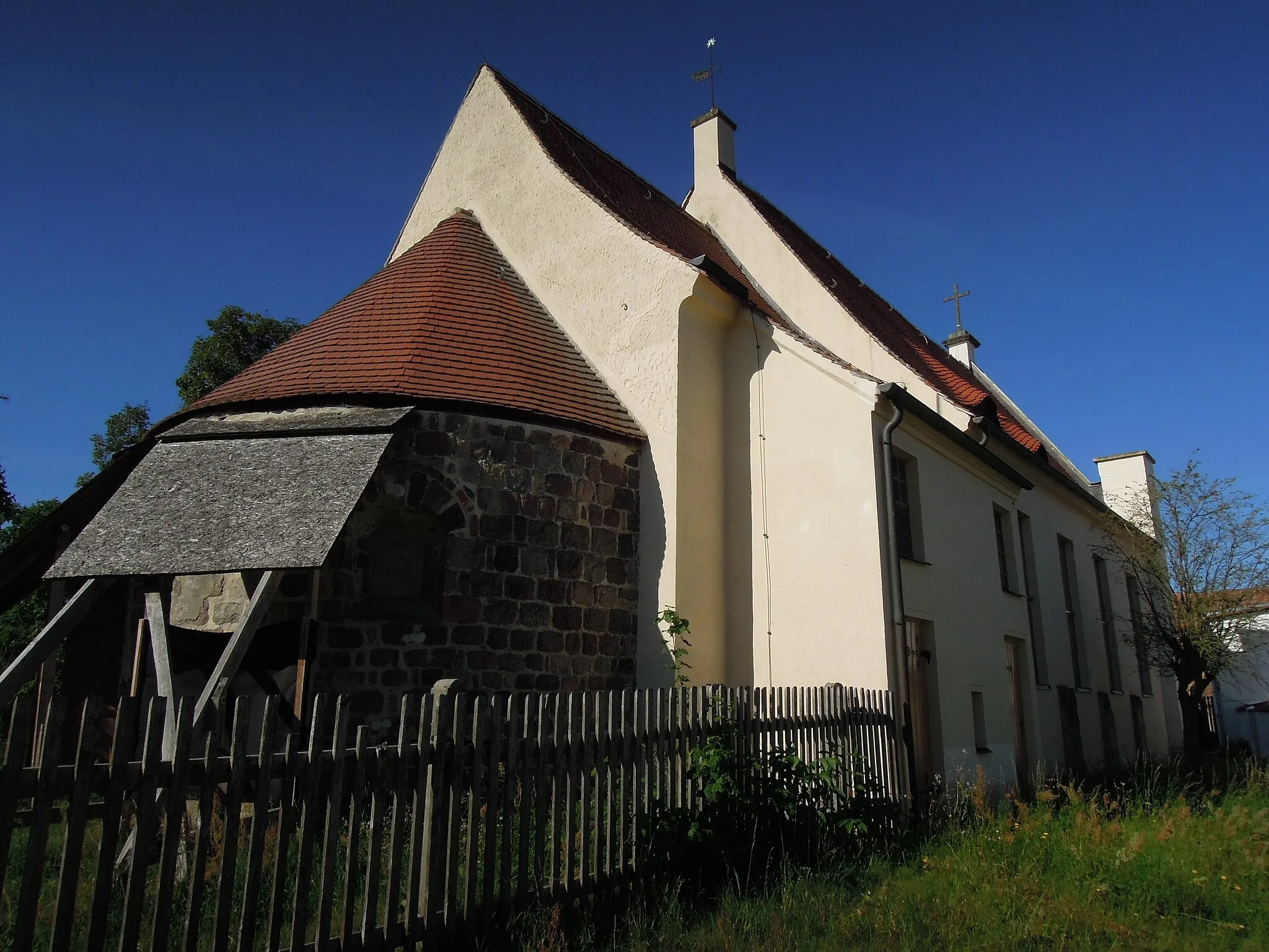 Photo showing: Dorfkirche Kropstädt -Nordostansicht- August 2022