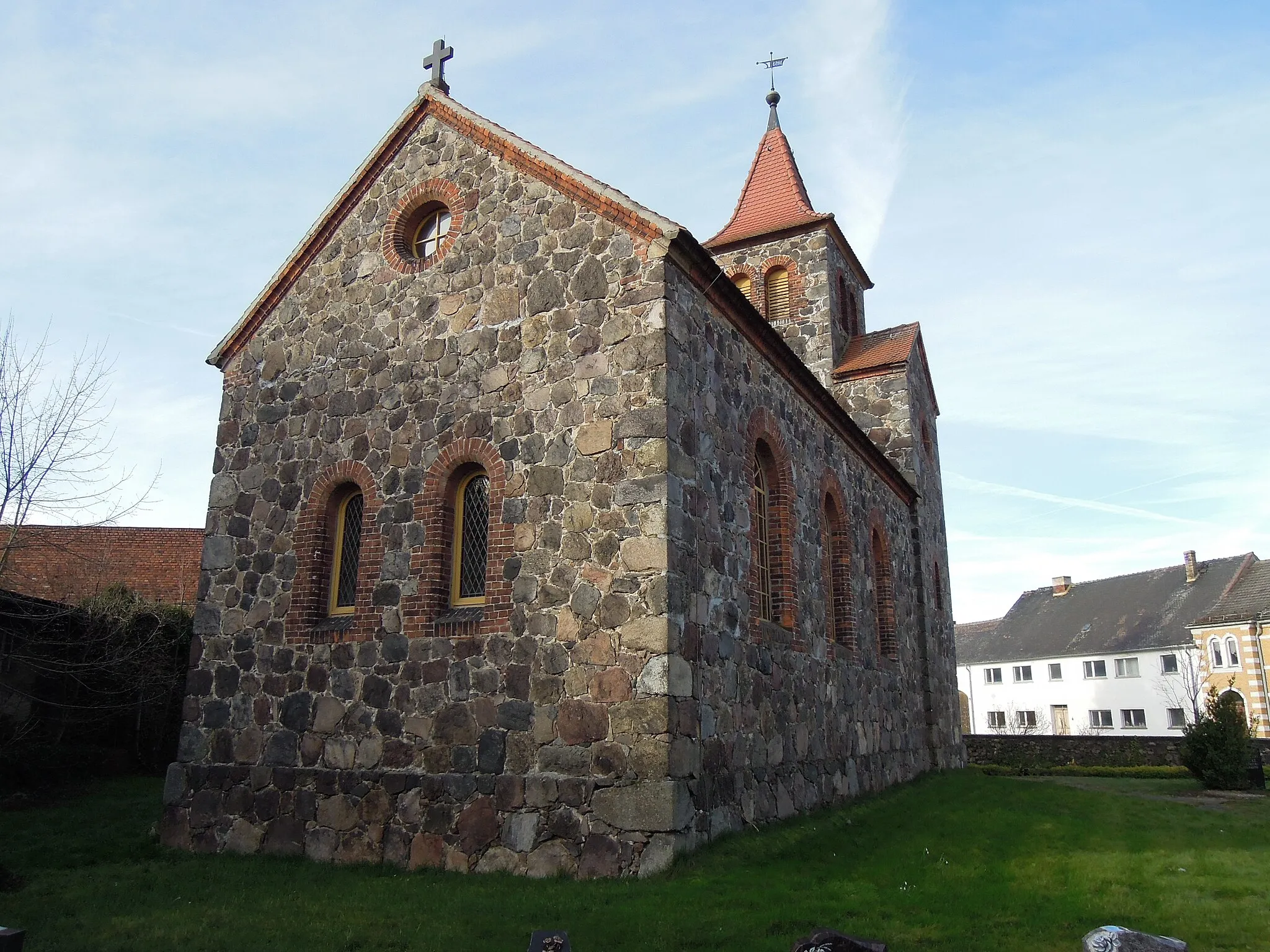 Photo showing: Kirche Schönefeld -Ostnordostansicht- Mitte März 2023