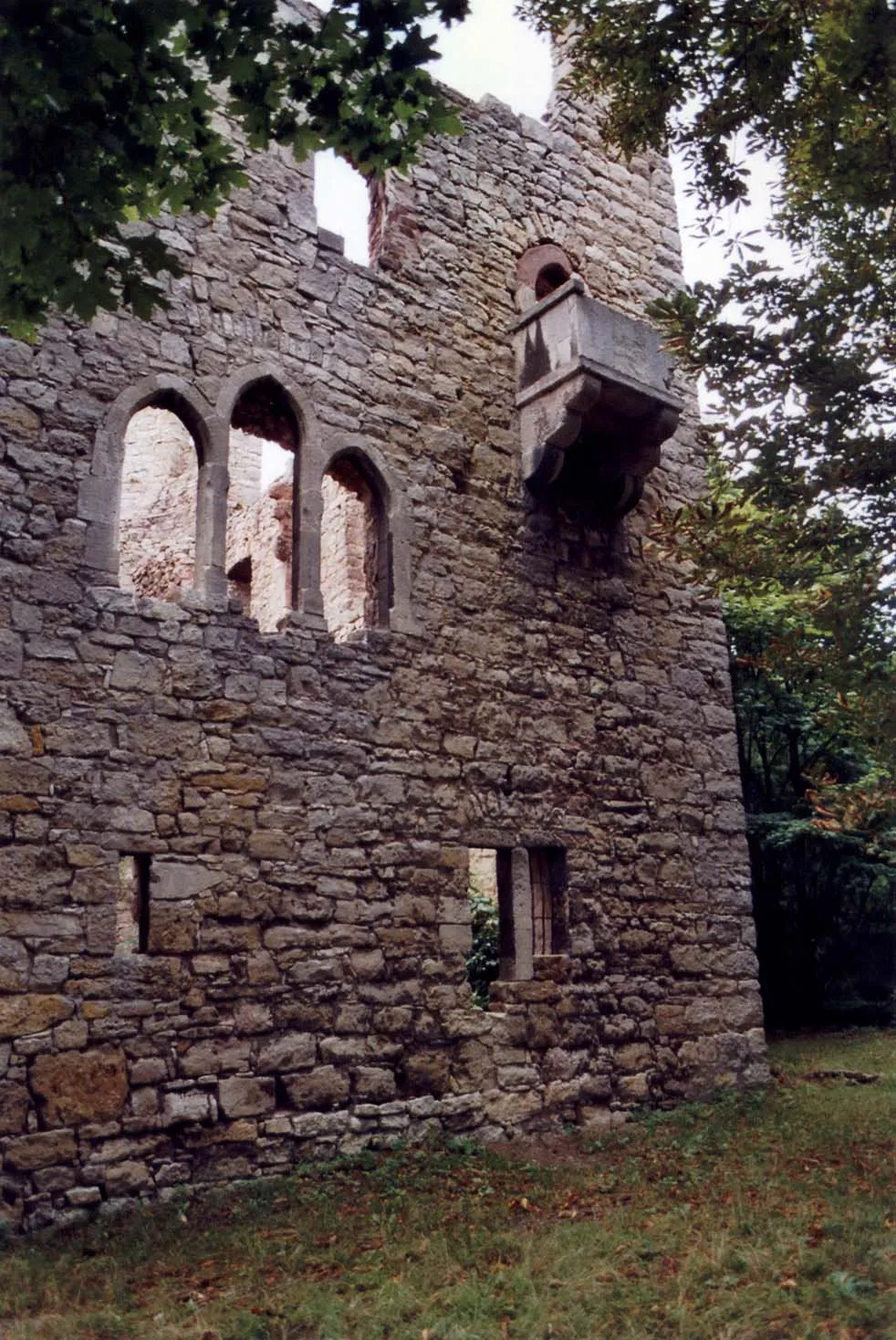 Photo showing: Obere Sachsenburg, Nordseite des Palas,
selbst fotografiert,
MacElch (Rainer Kunze)

2005