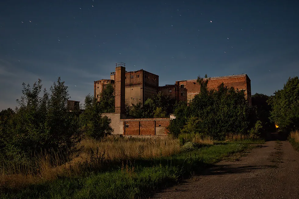 Photo showing: Ehemalige Malzfabrik im Vollmondlicht