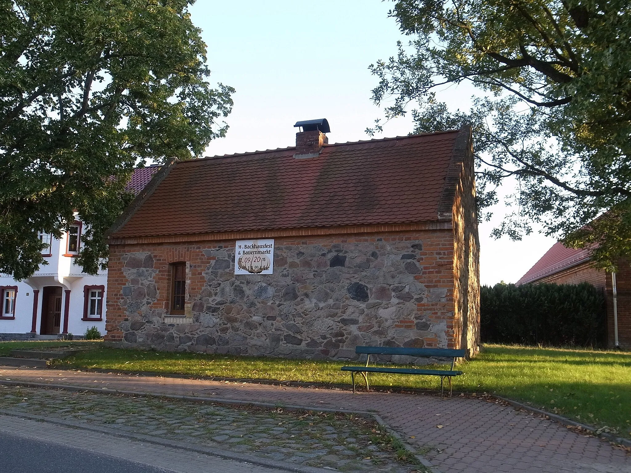 Photo showing: Dessau-Roßlau, Ortsteil Streetz, Backhaus (Baudenkmal im Denkmalverzeichniss Sachsen-Anhalt, Erfassungsnummer: 094 71542 000 000 000 000 [1])