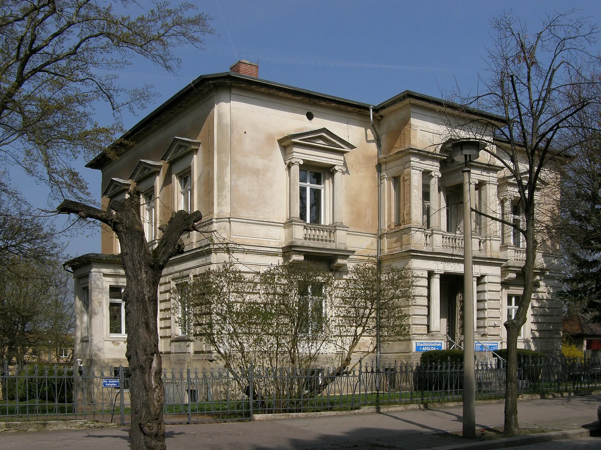 Photo showing: Stadt Apolda

- Stadtbibliothek an der Bahnhofsstraße