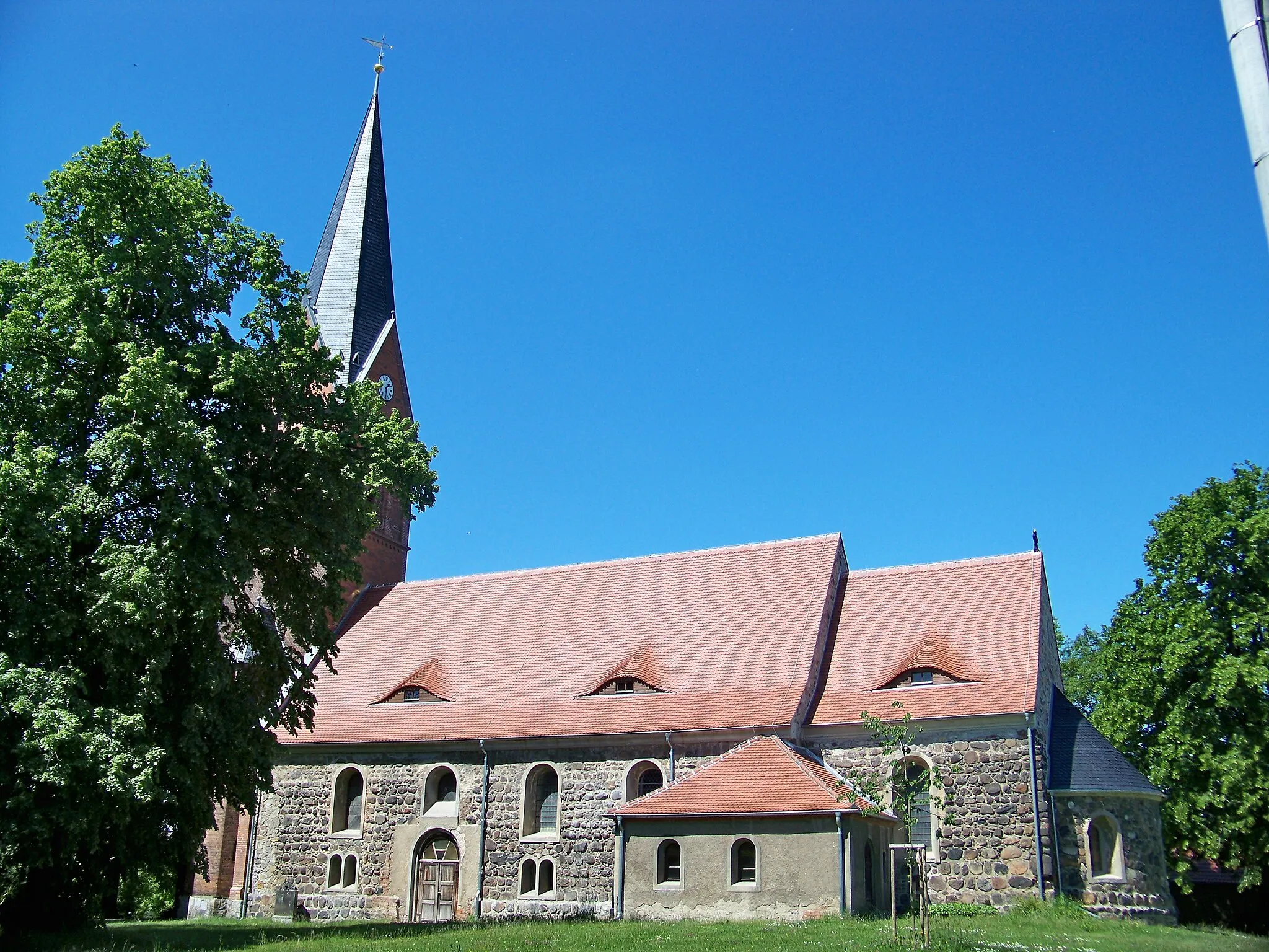 Photo showing: Kirche in Pouch