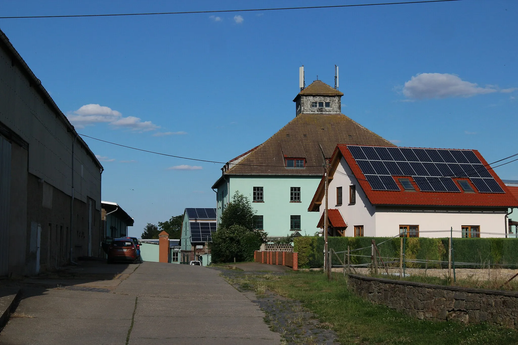 Photo showing: Blick in das Gut Hübitz im Mansfelder Land