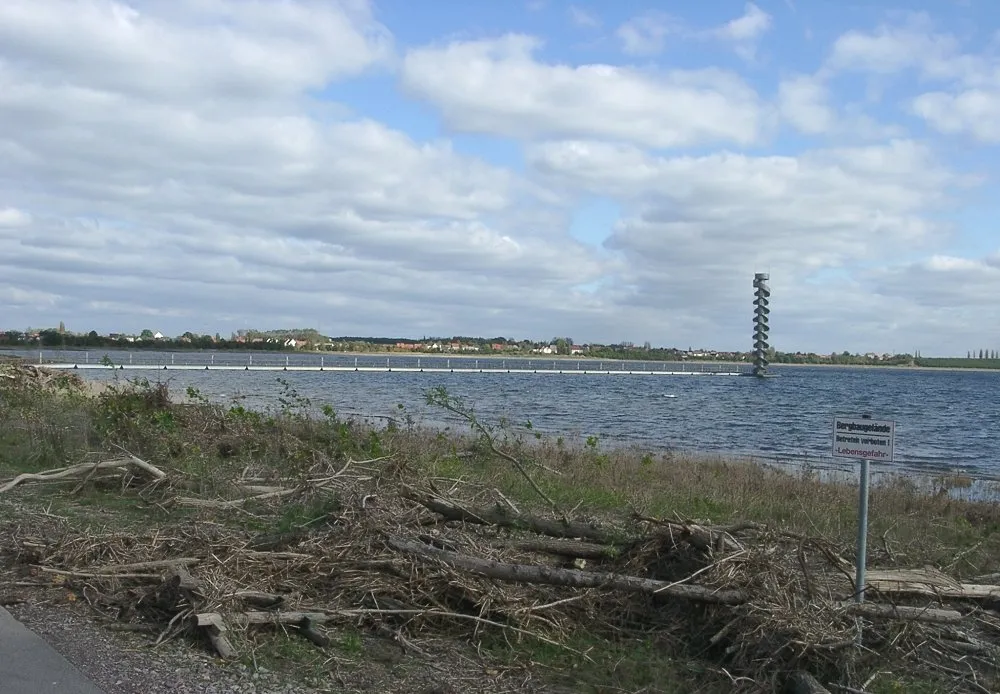 Photo showing: Goitschesee mit Pegelturm