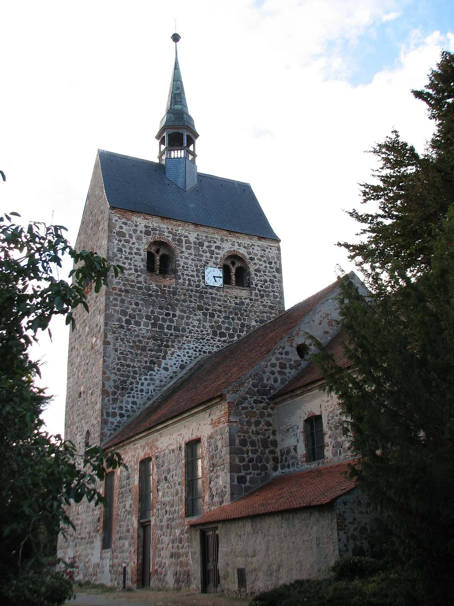 Photo showing: Kirche zu Büste (2018)