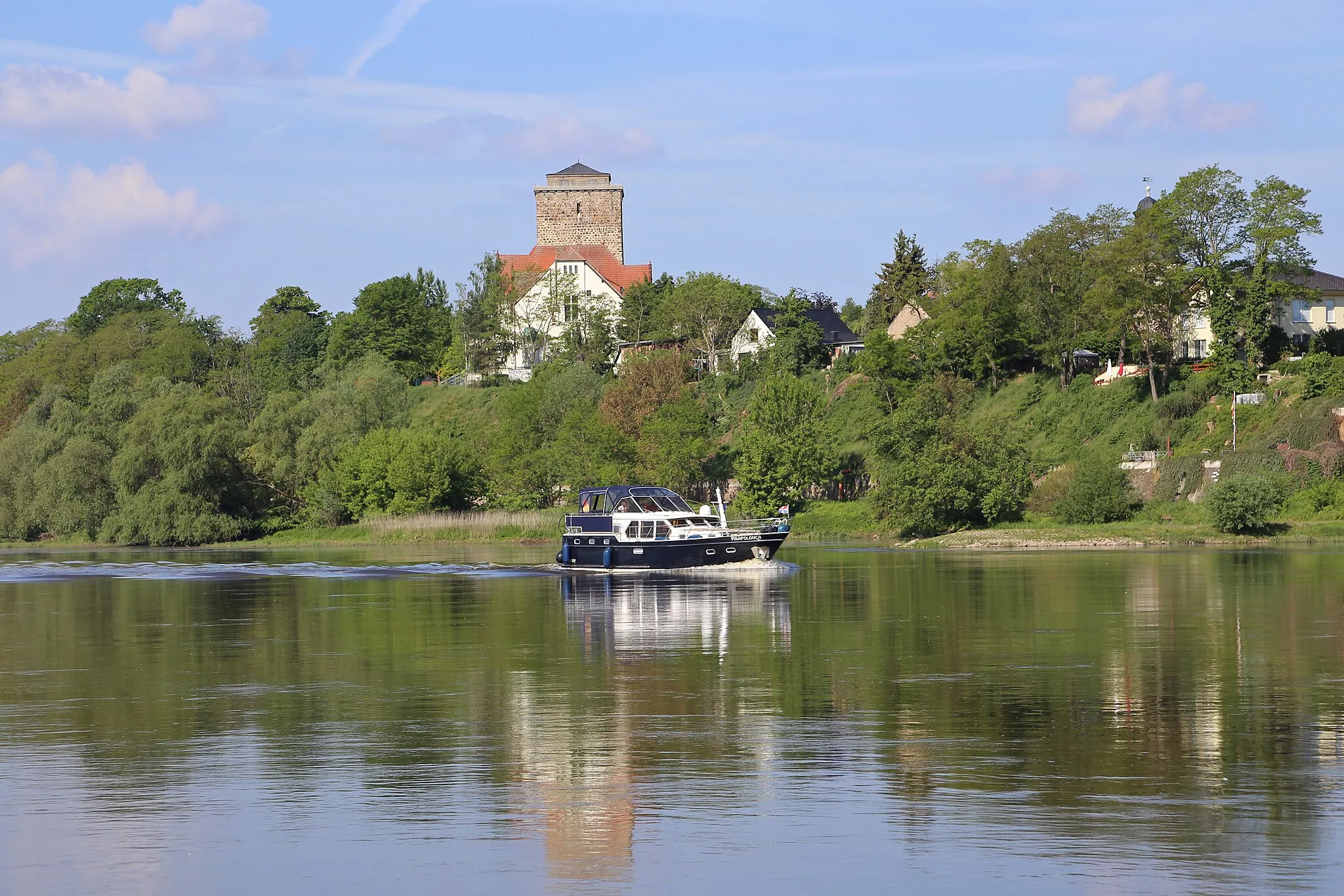 Photo showing: Klutturm - a remnant of the Rogätz castle. Rogätz is a town on the western bank of the river Elbe (county of Börde in Saxony-Anhalt, Germany).