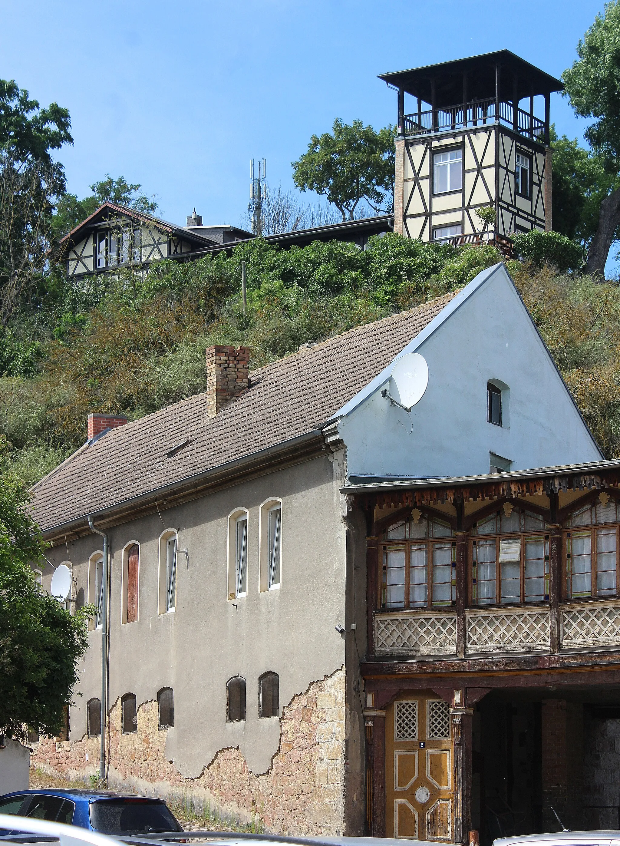 Photo showing: Salzmünde, house 2A Am Schloßberg, view to the Belvedere