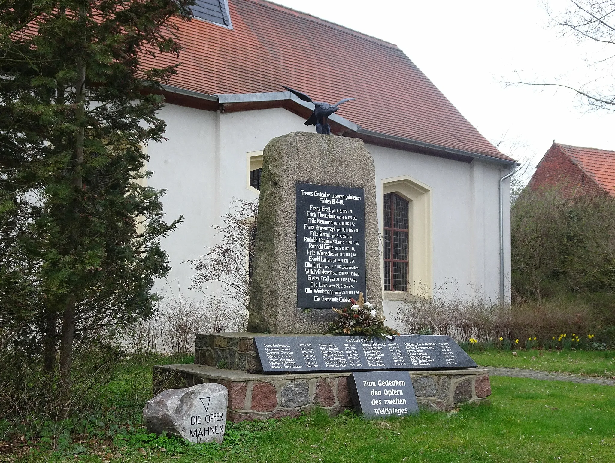 Photo showing: Cobbel, Kriegerdenkmal vor der Kirche