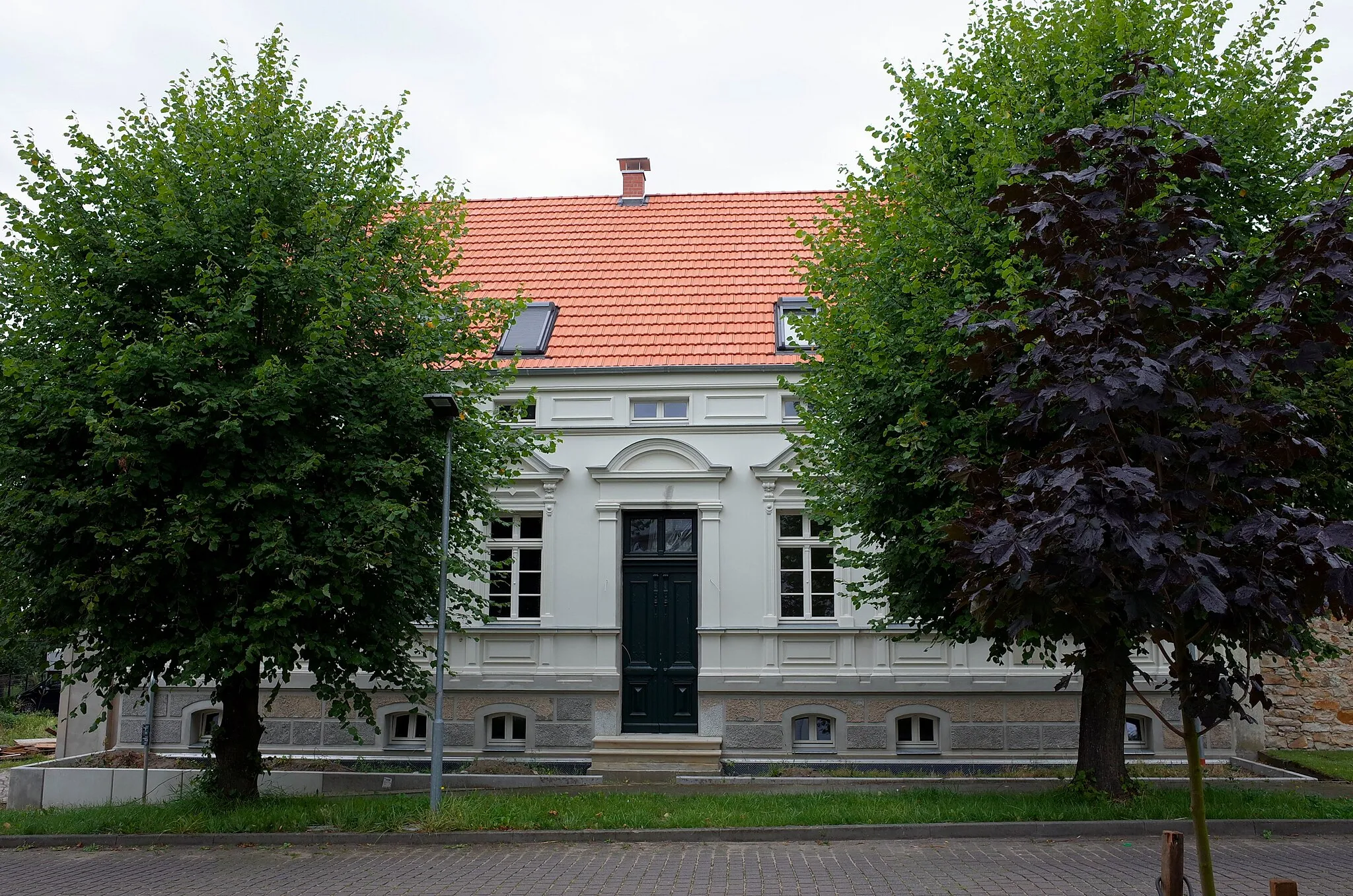 Photo showing: Gommern, Ortsteil Menz. Wohnhaus Dorfstraße 20 (Baudenkmal).