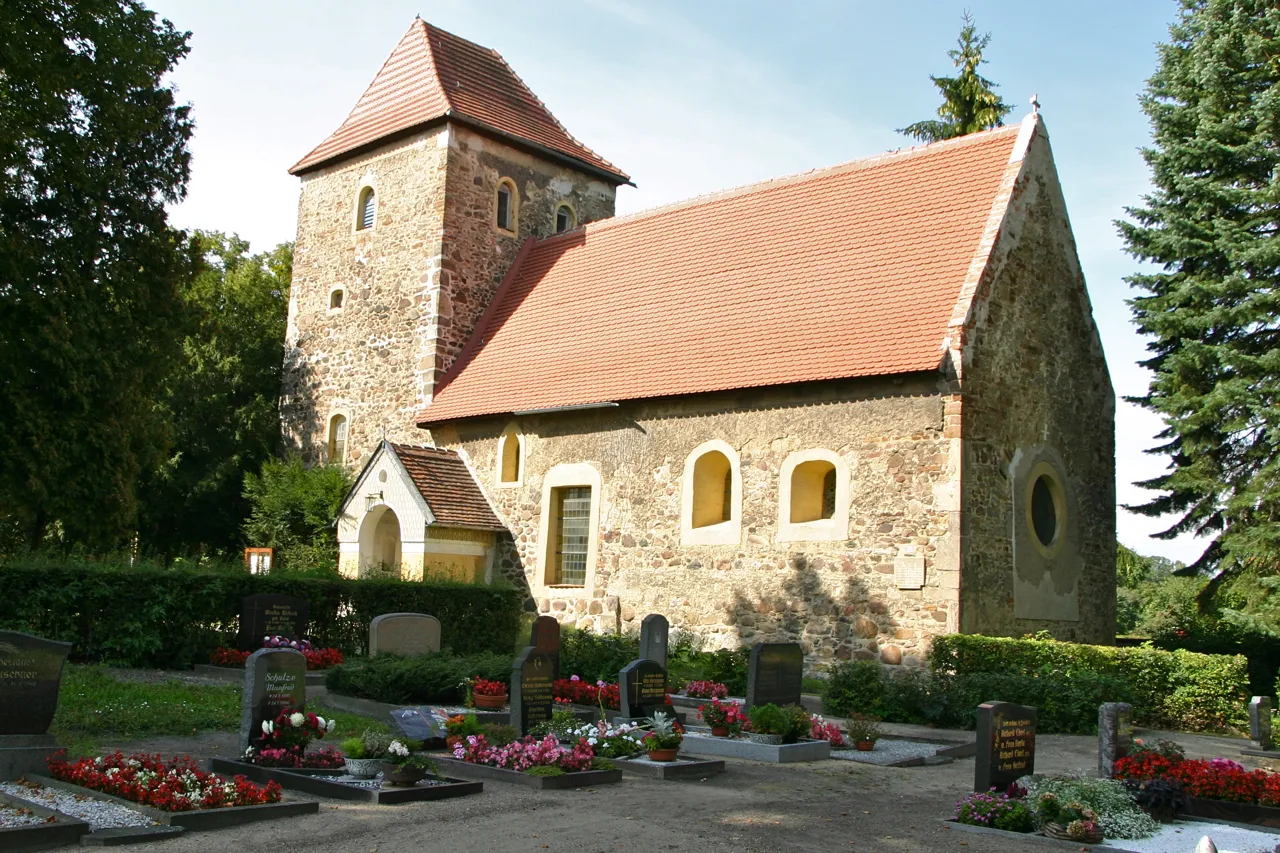 Photo showing: Die romanische Feldsteinkirche in Scheuder, einem Teil der Stadt Südliches Anhalt in Sachsen-Anhalt.