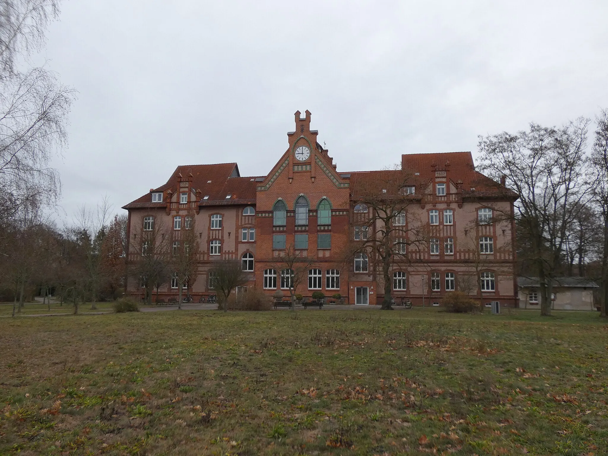 Photo showing: Hauptgebäude Hochschule Friedensau