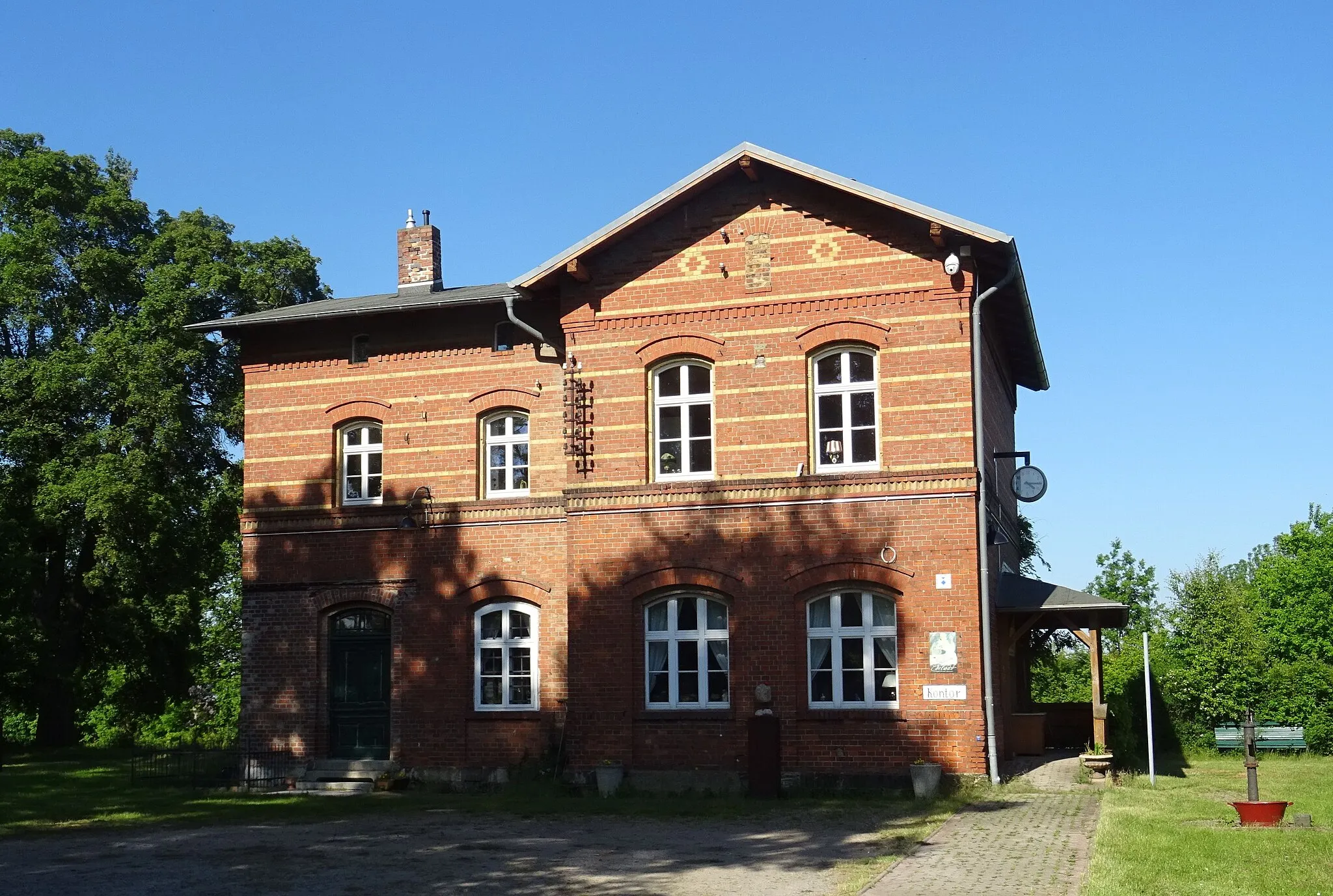 Photo showing: Denkmalgeschützter ehemaliger Bahnhof Drübeck