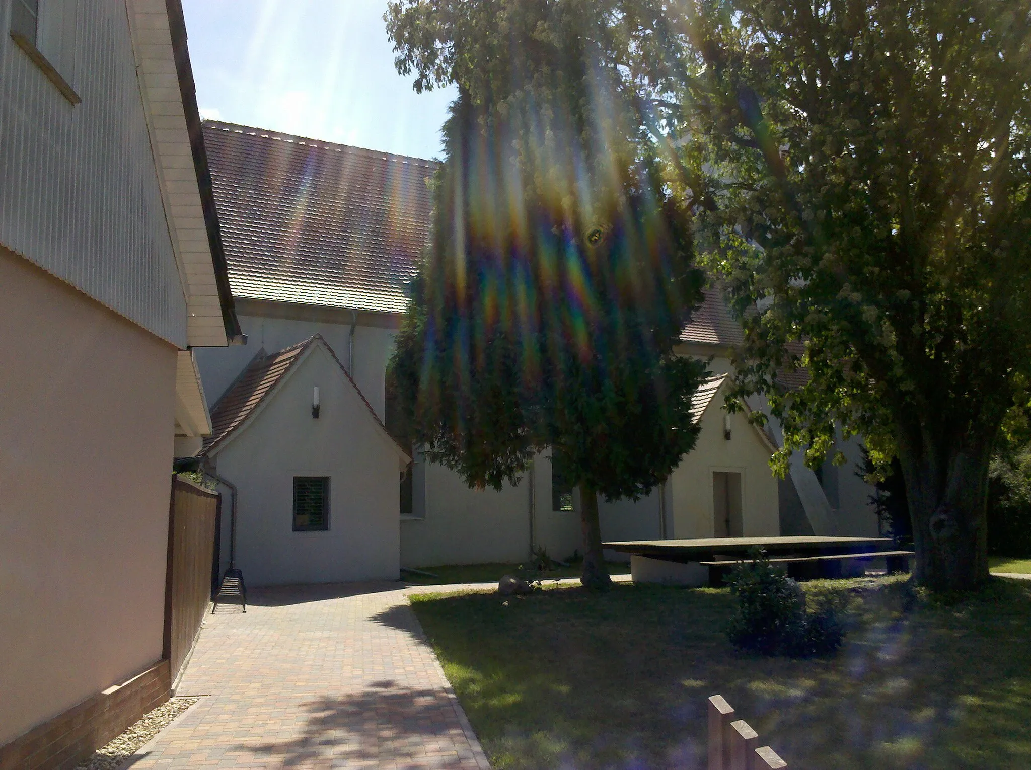 Photo showing: Kirche Krina -Nordfassade und Begrünung- im Juli 2020