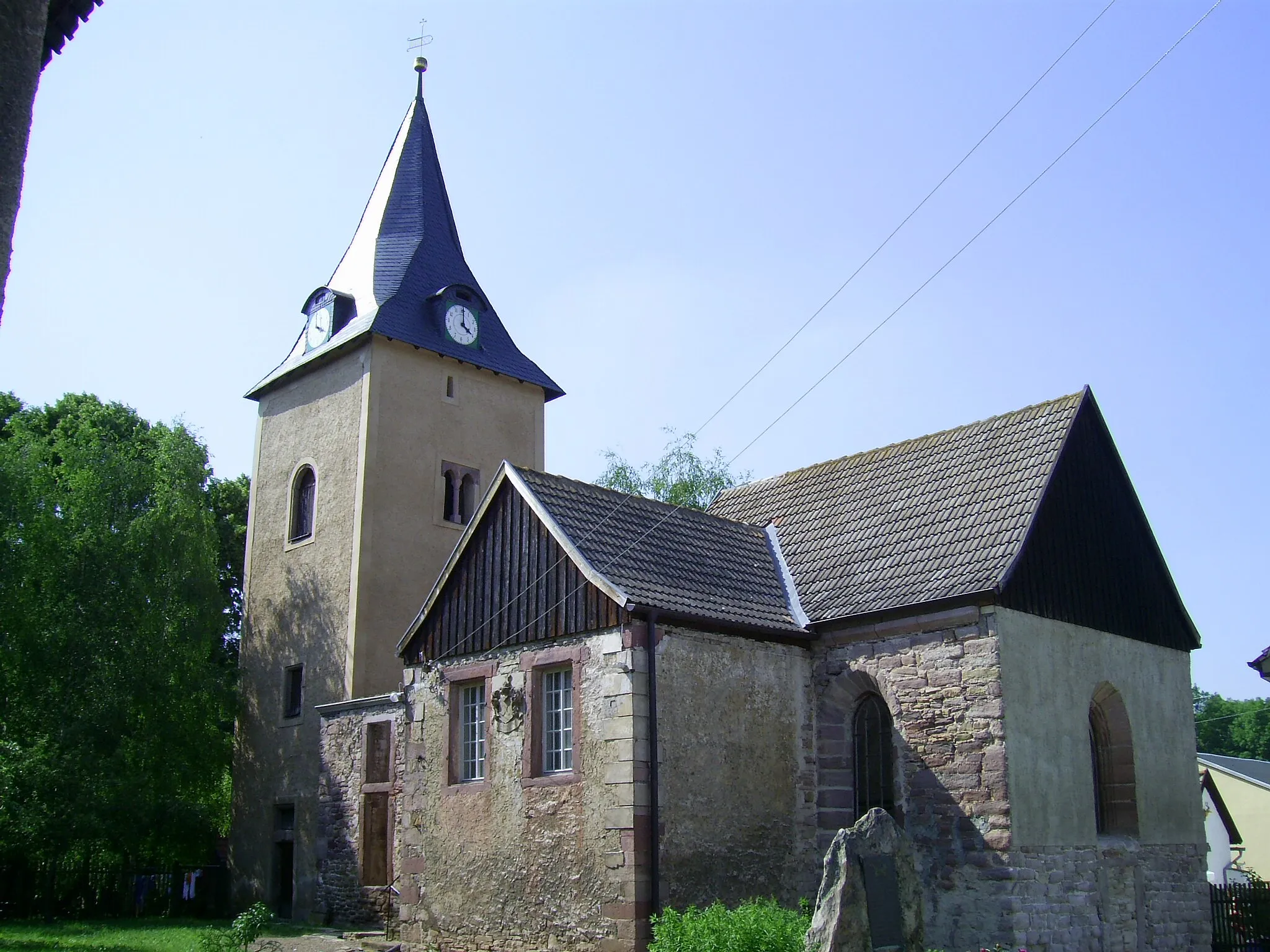 Photo showing: Kirche der Gemeinde Hackpfüffel, Kreis Sangerhausen, Sachsen-Anhalt, Deutschland.