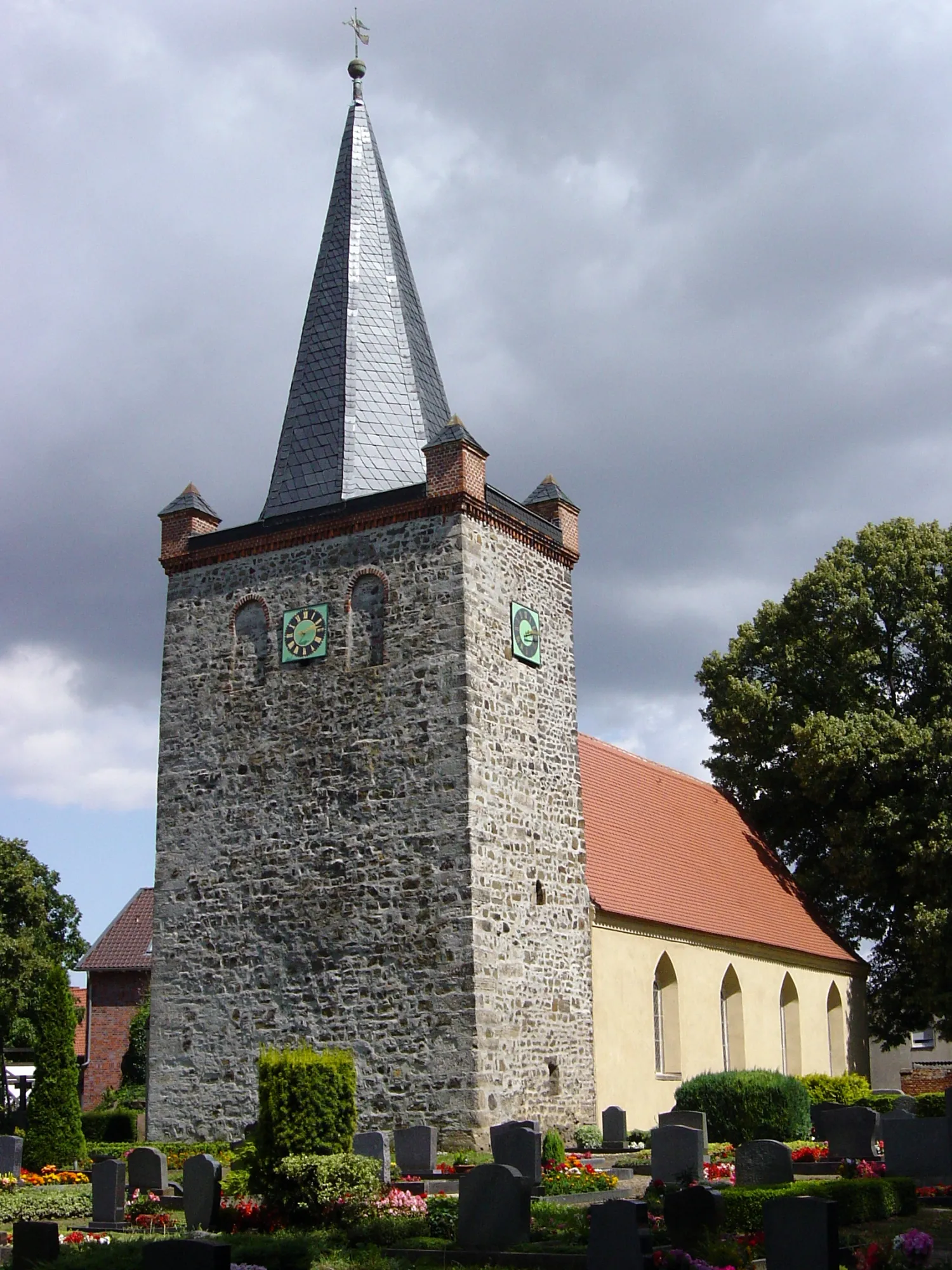 Photo showing: Protestant St. Lawrence church in Hermsdorf (Hohe Börde), Germany