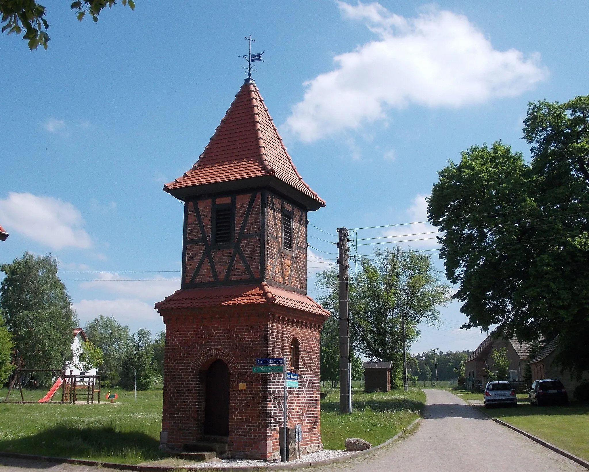 Photo showing: Bell tower ("school bell") in Uthausen (Kemberg, Wittenberg district, Saxony-Anhalt)