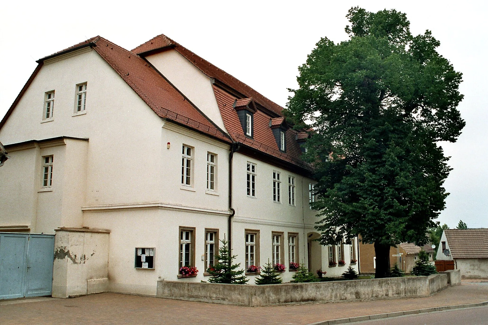 Photo showing: Wulfen (Osternienburger Land), the town hall
