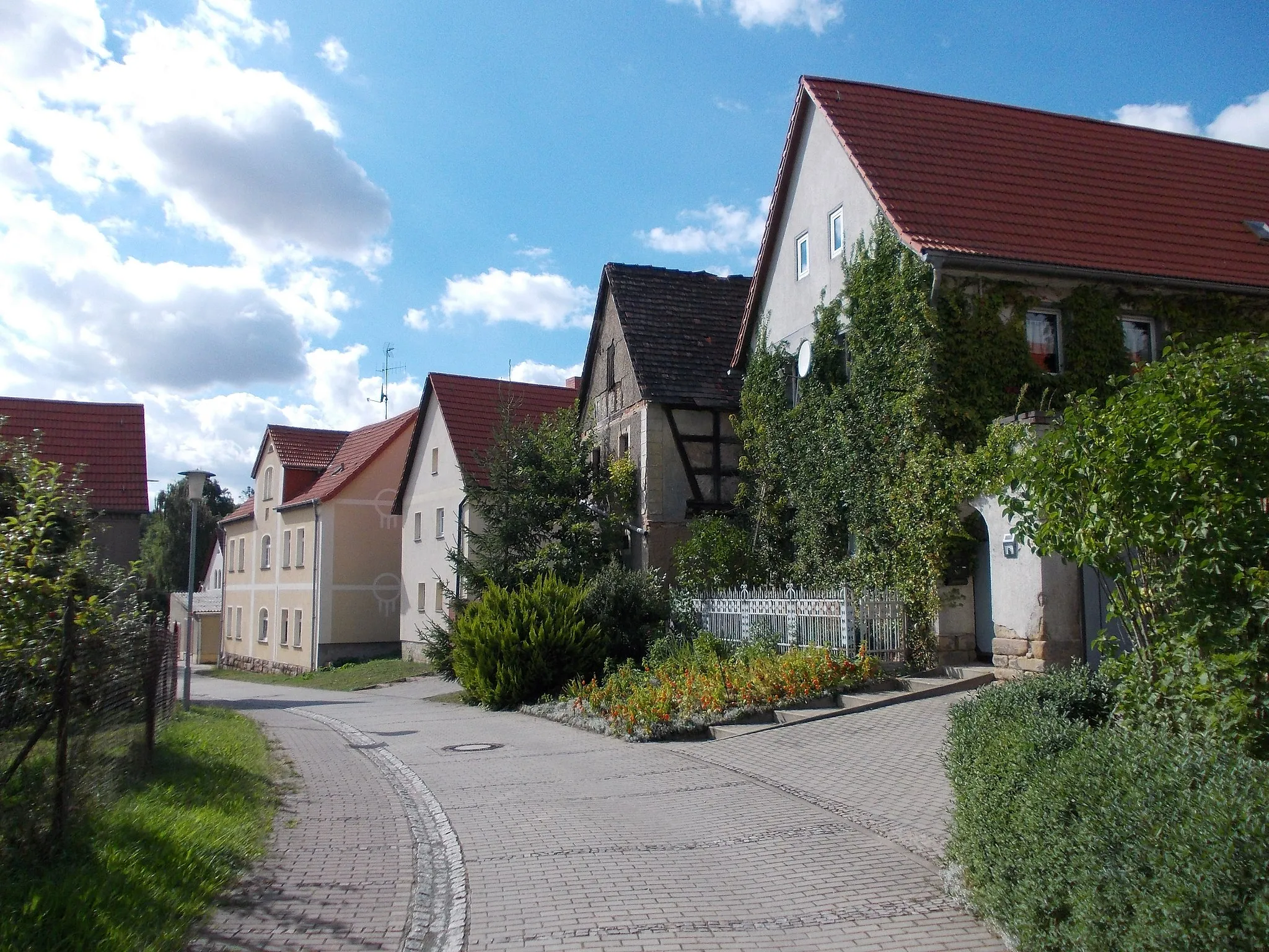 Photo showing: Hufeisen street in Krauschwitz (Teuchern, district of Burgenlandkreis, Saxony-Anhalt)