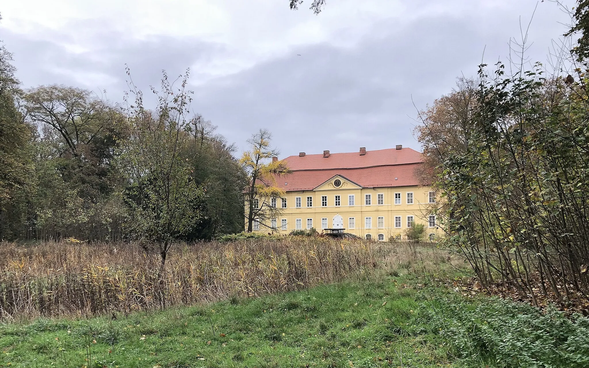 Photo showing: Schlosspark Pietzpuhl