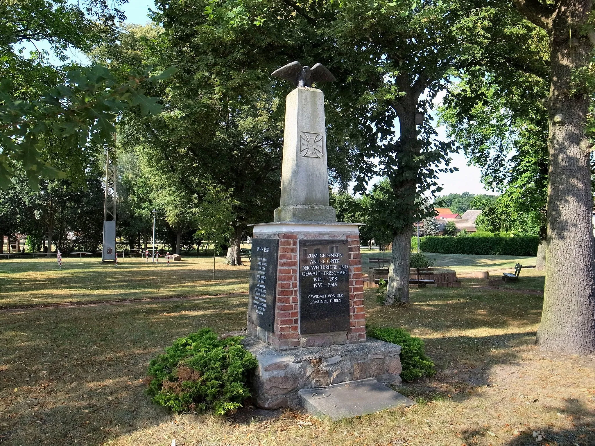 Photo showing: Düben, Gefallenendenkmal I. und II Weltkrieg