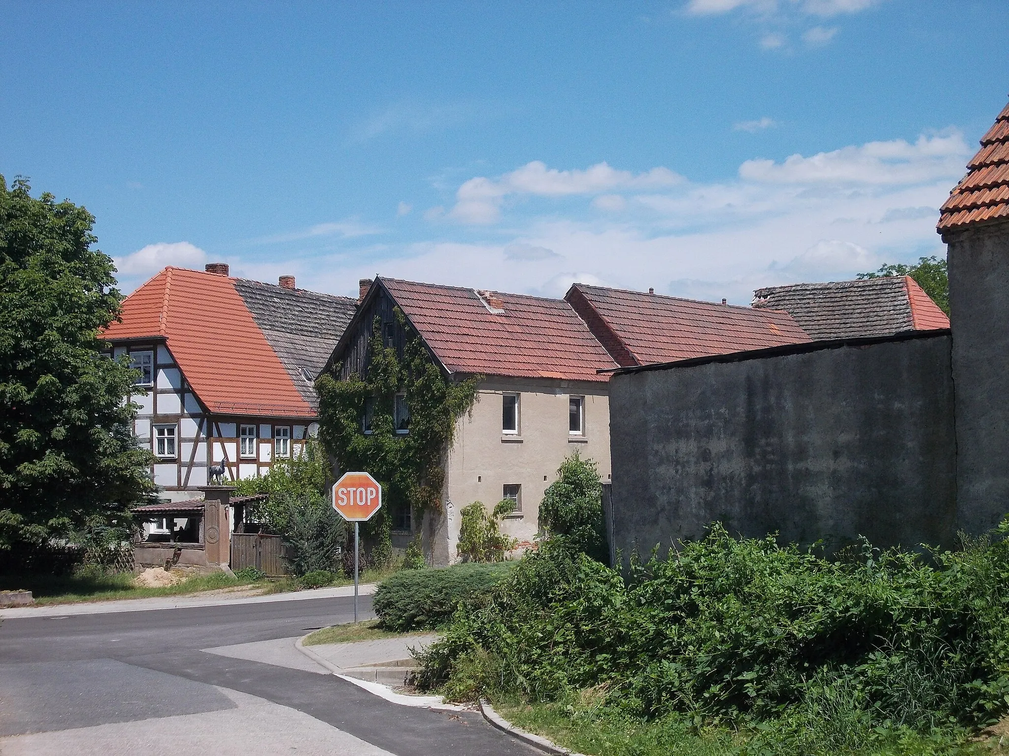Photo showing: Farmstead in Görschen (Mertendorf, district: Burgenlandkreis, Saxony-Anhalt)