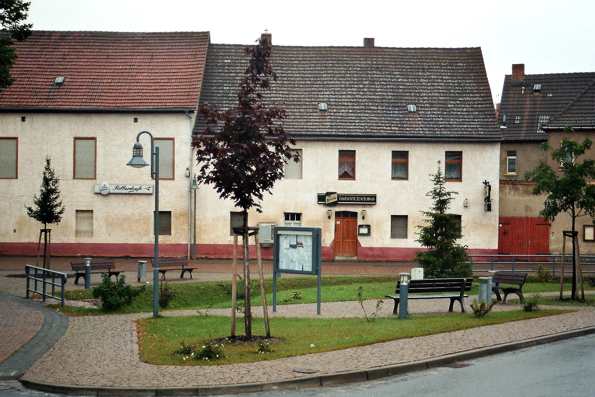 Photo showing: Giersleben, Geroplatz and the inn Zum Schwan